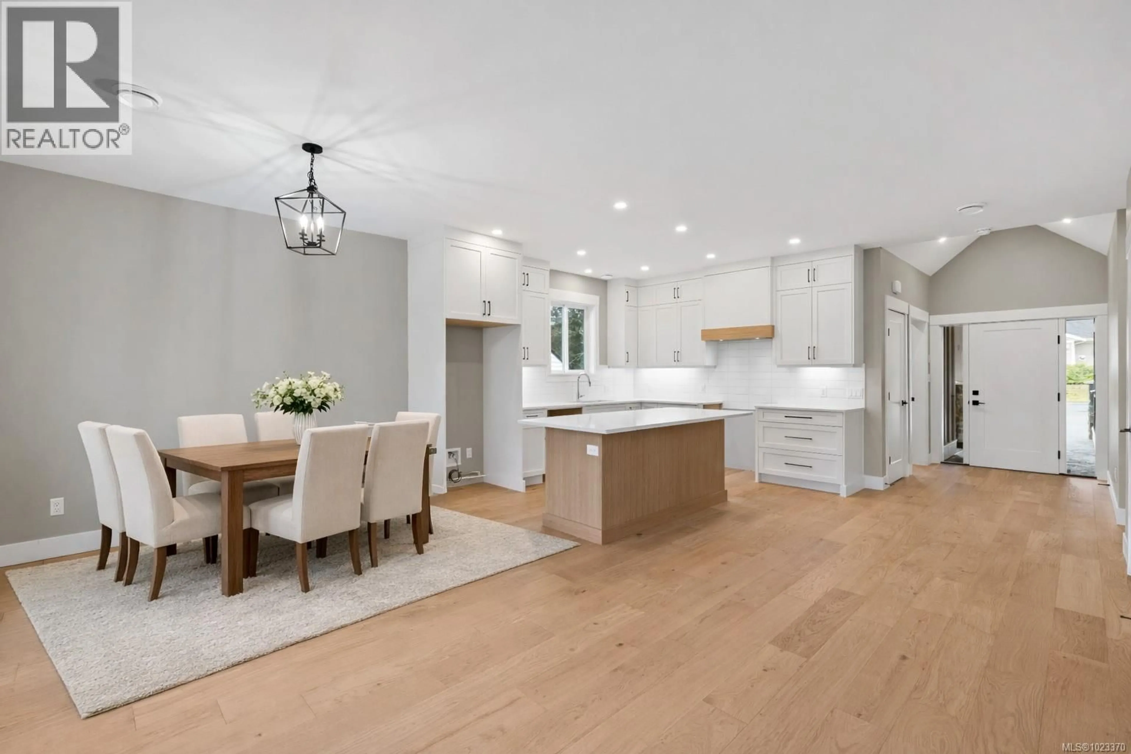 Open concept kitchen, wood/laminate floor for 715 DOEHLE AVENUE, Parksville British Columbia V9P2V1