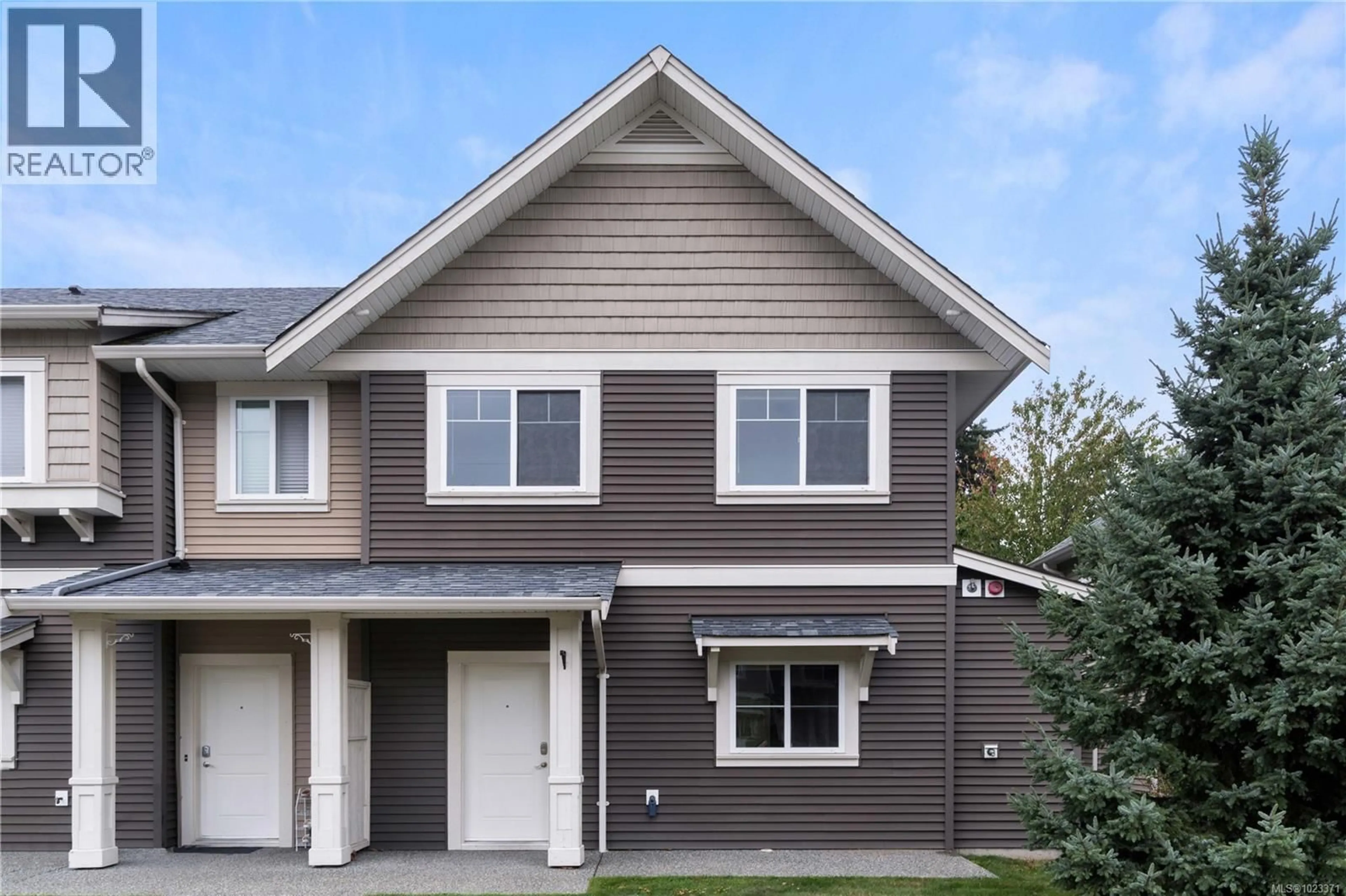 Home with vinyl exterior material, street for 301 - 1675 CRESCENT VIEW DRIVE, Nanaimo British Columbia V9S0A8