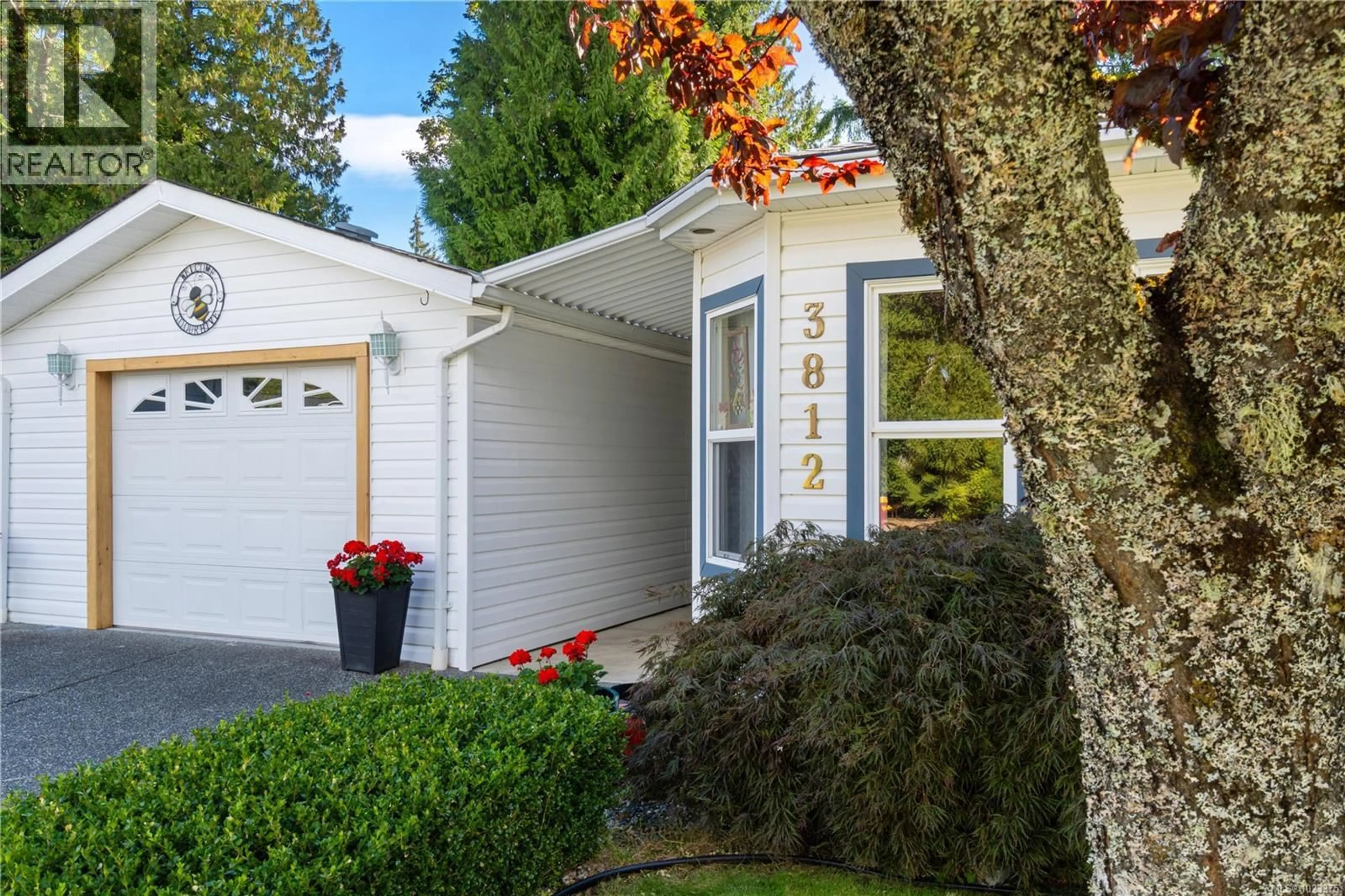 Home with vinyl exterior material, street for 3812 KING ARTHUR DRIVE, Nanaimo British Columbia V9T6B9