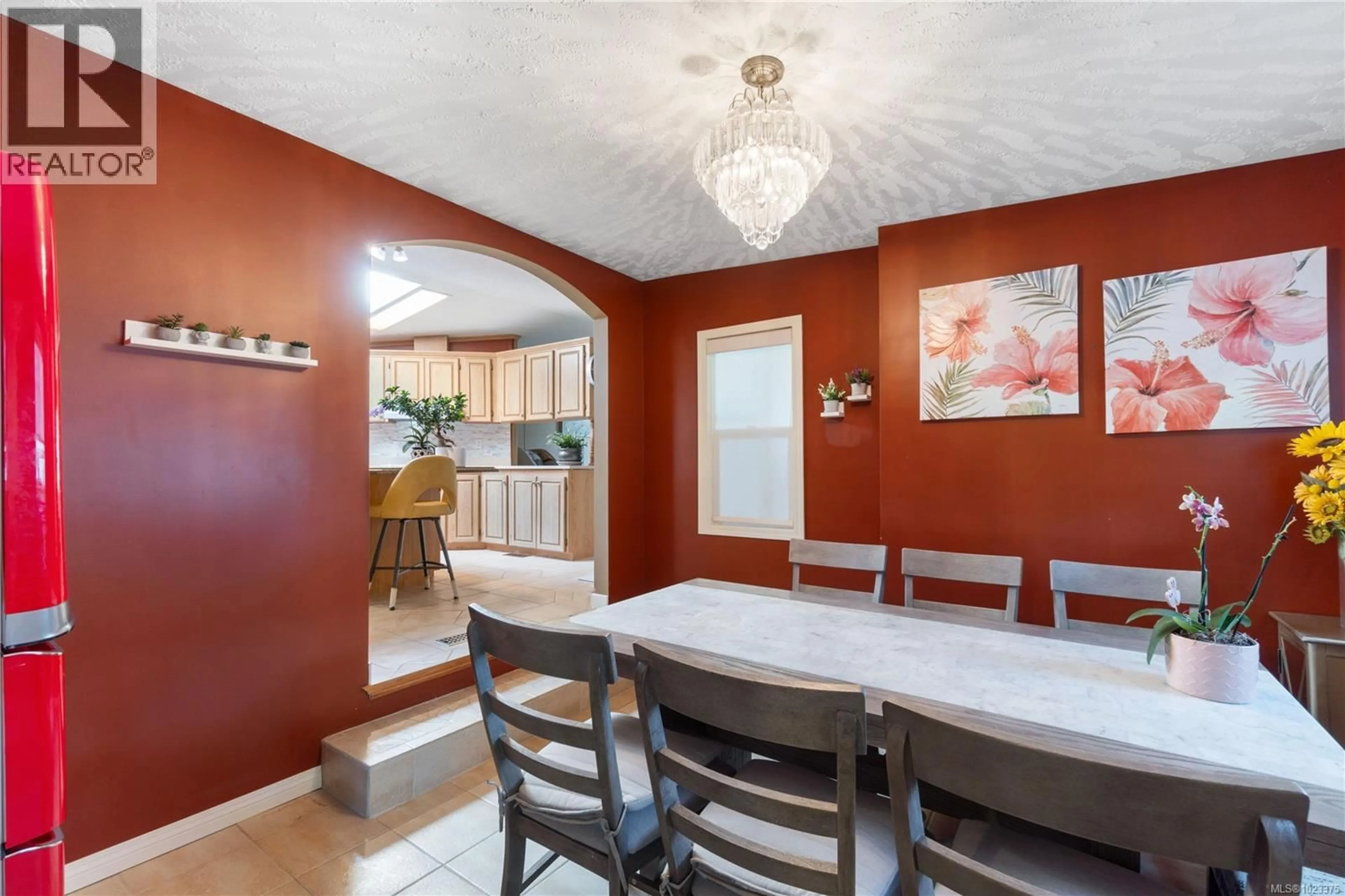 Dining room, ceramic/tile floor for 3812 KING ARTHUR DRIVE, Nanaimo British Columbia V9T6B9