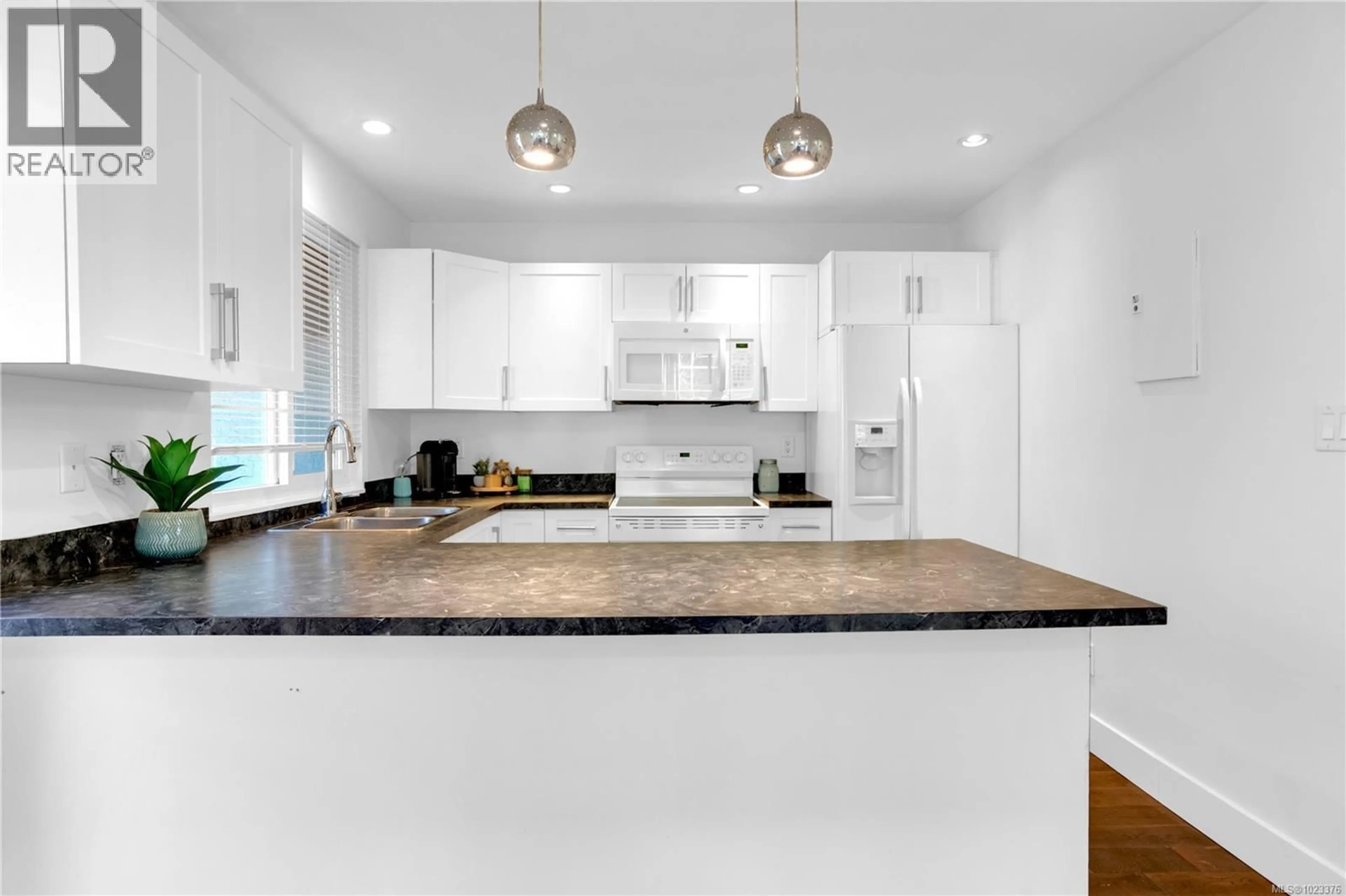 Open concept kitchen, ceramic/tile floor for 11 - 9 BUTTERTUBS DRIVE, Nanaimo British Columbia V9R3X8