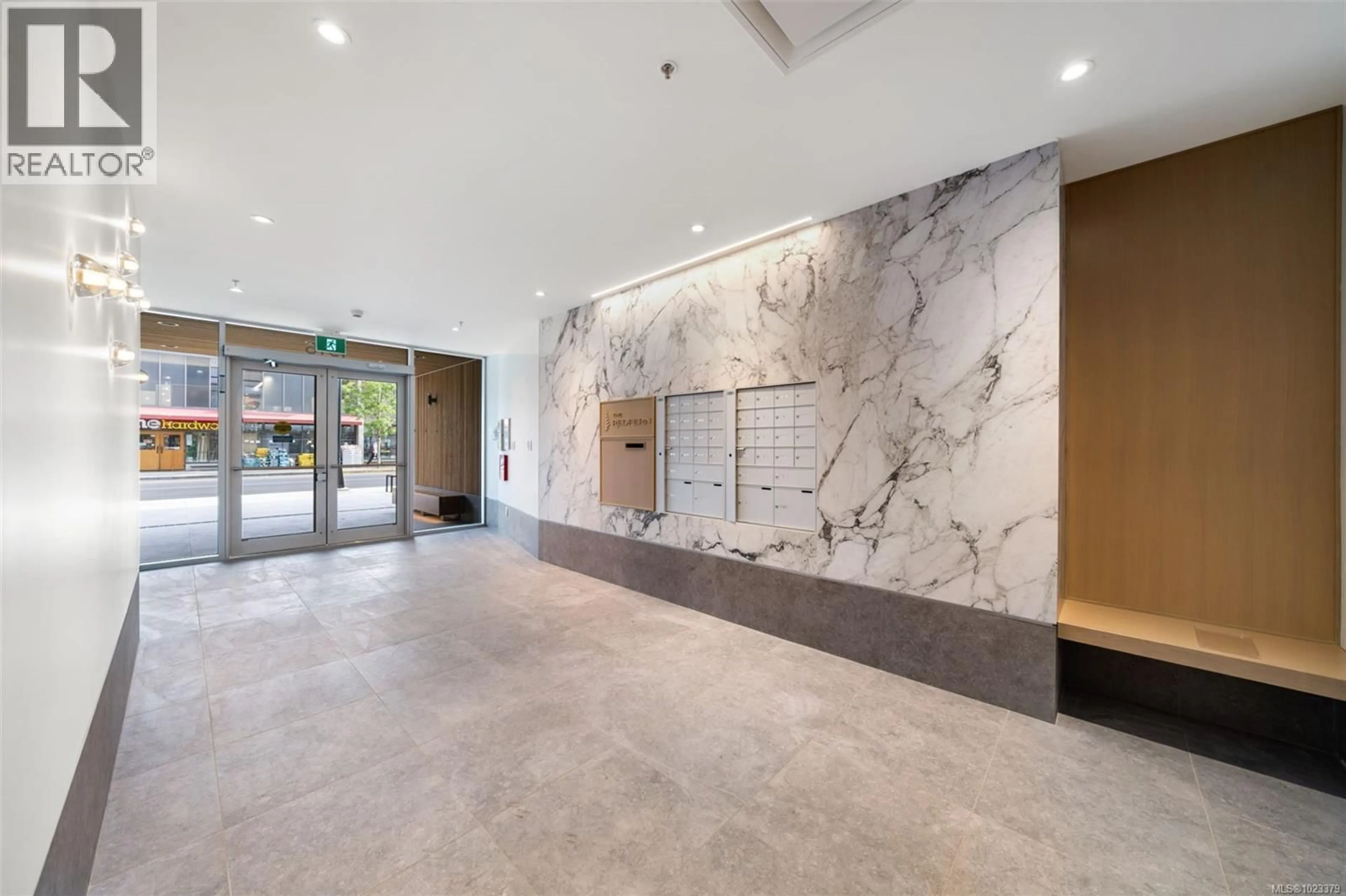 Lobby for 205 - 1916 OAK BAY AVENUE, Victoria British Columbia V8R1C7