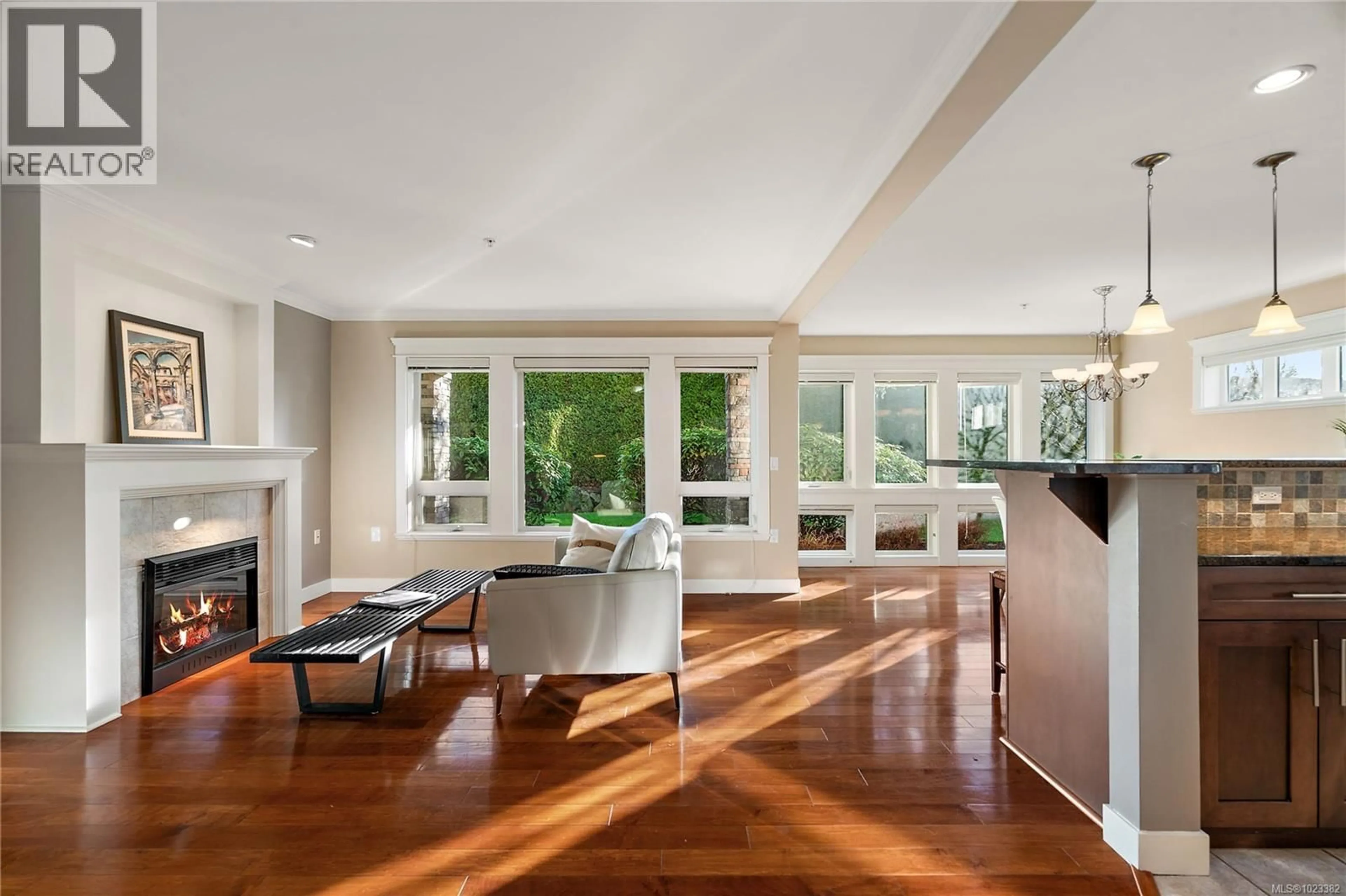 Unknown for 106 - 535 HEATHERDALE LANE, Saanich British Columbia V8Z0A4