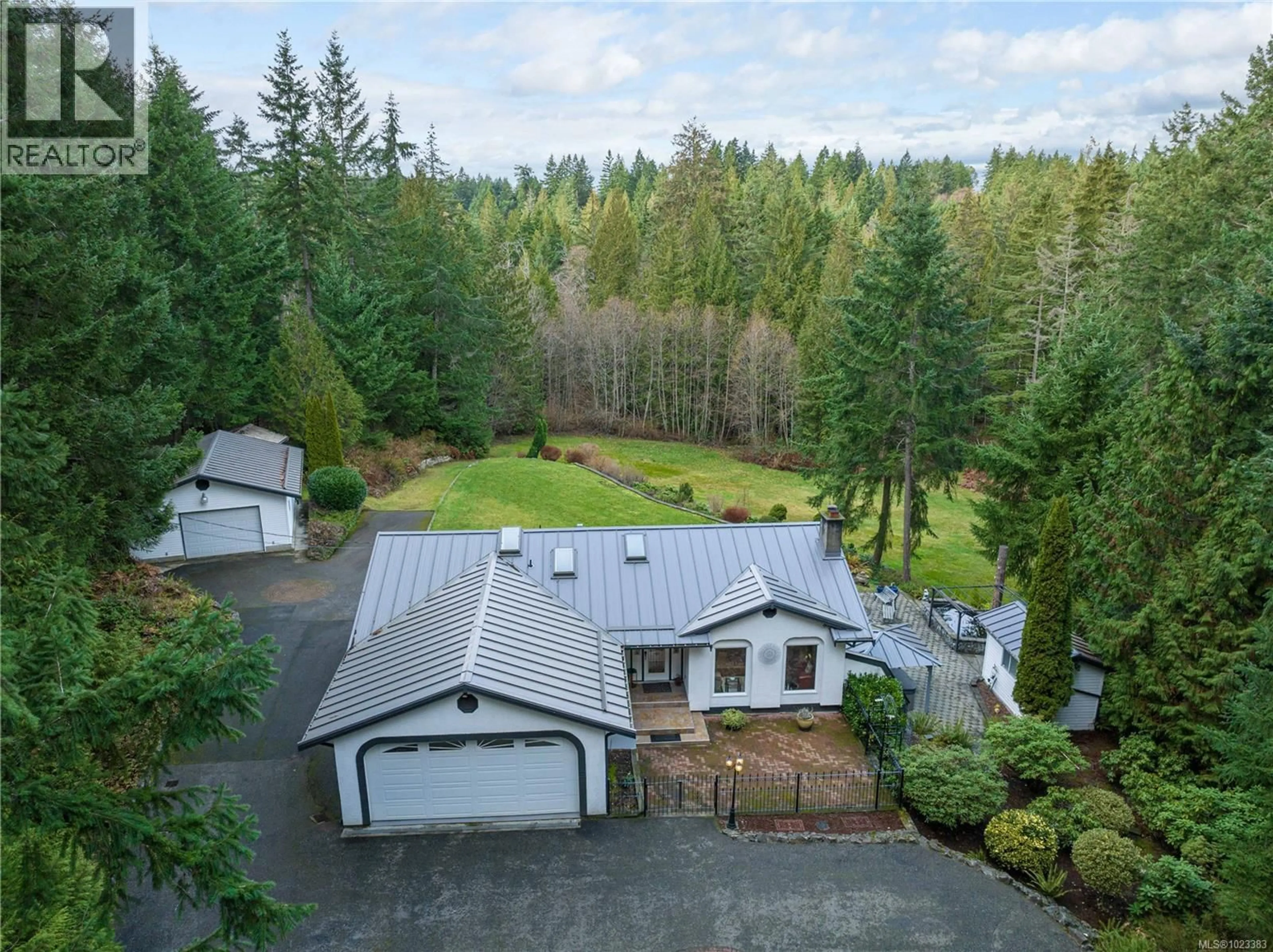 A pic from outside/outdoor area/front of a property/back of a property/a pic from drone, forest/trees view for 6540 MANHATTAN WAY, Lantzville British Columbia V0R2H0