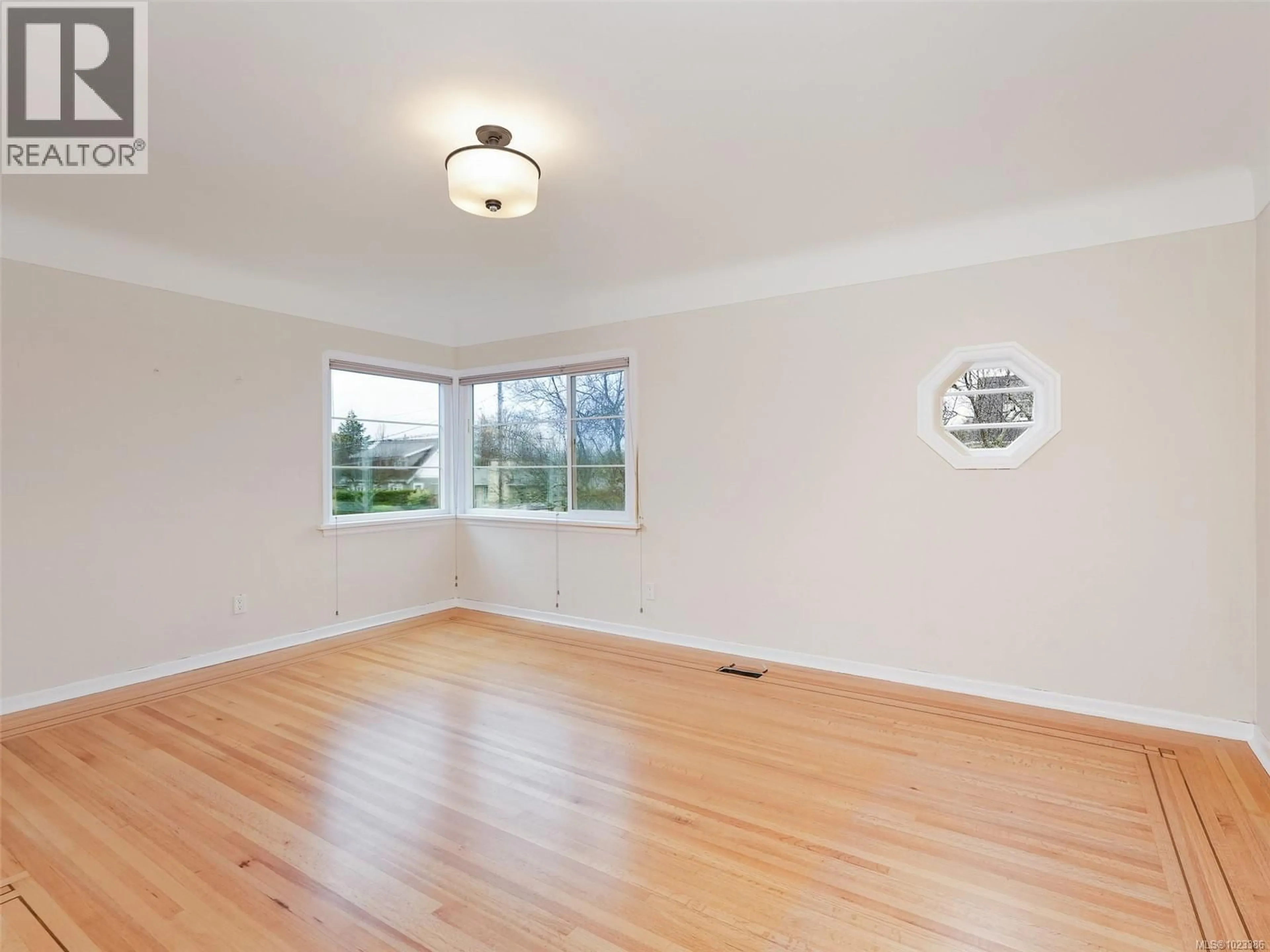 A pic of a room for 2770 DEWDNEY AVENUE, Oak Bay British Columbia V8R3M4