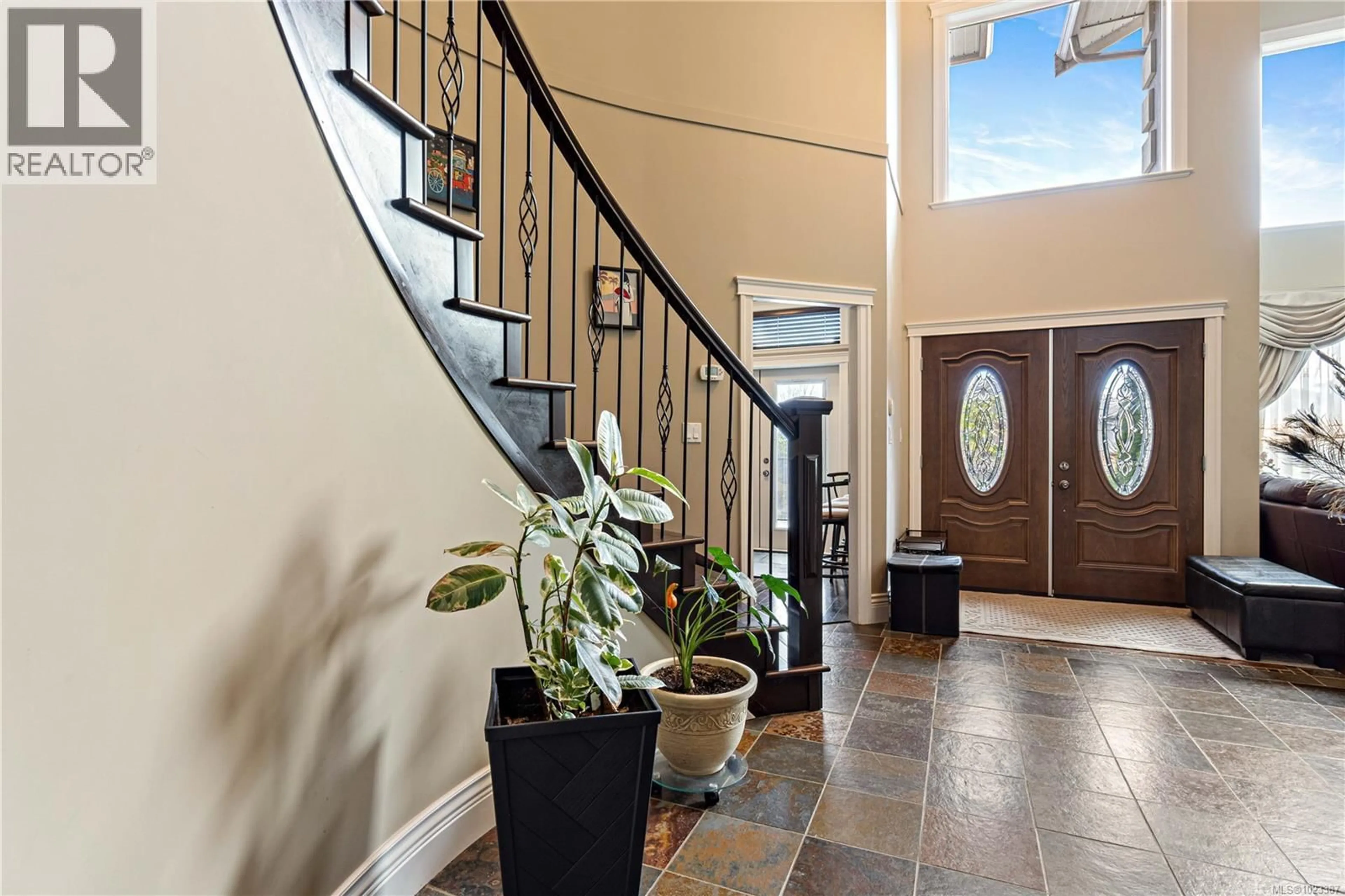 Indoor foyer for 443 MONTCLAIR DRIVE, Nanaimo British Columbia V9R7C2