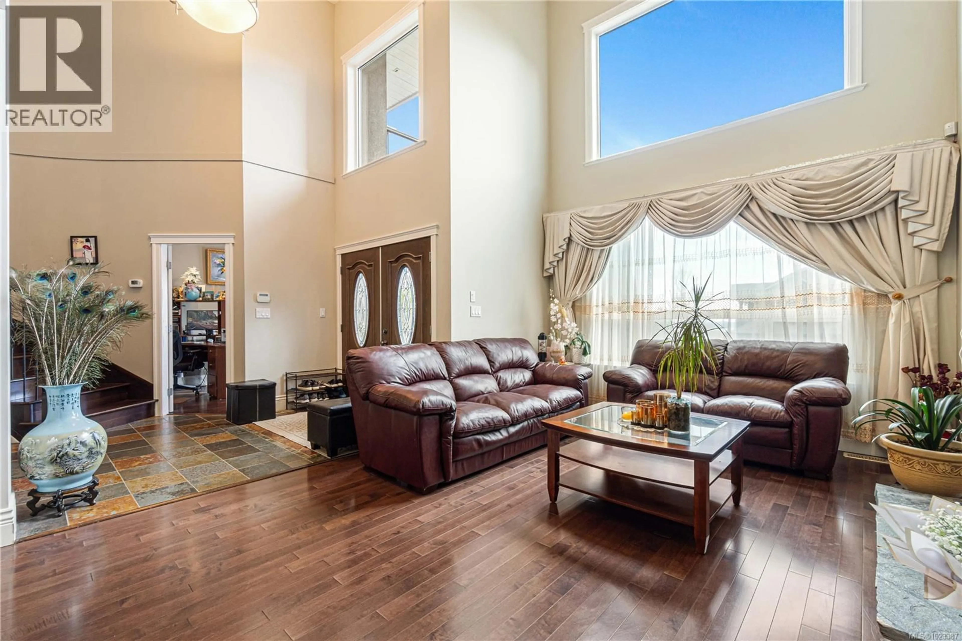 Living room with furniture, unknown for 443 MONTCLAIR DRIVE, Nanaimo British Columbia V9R7C2