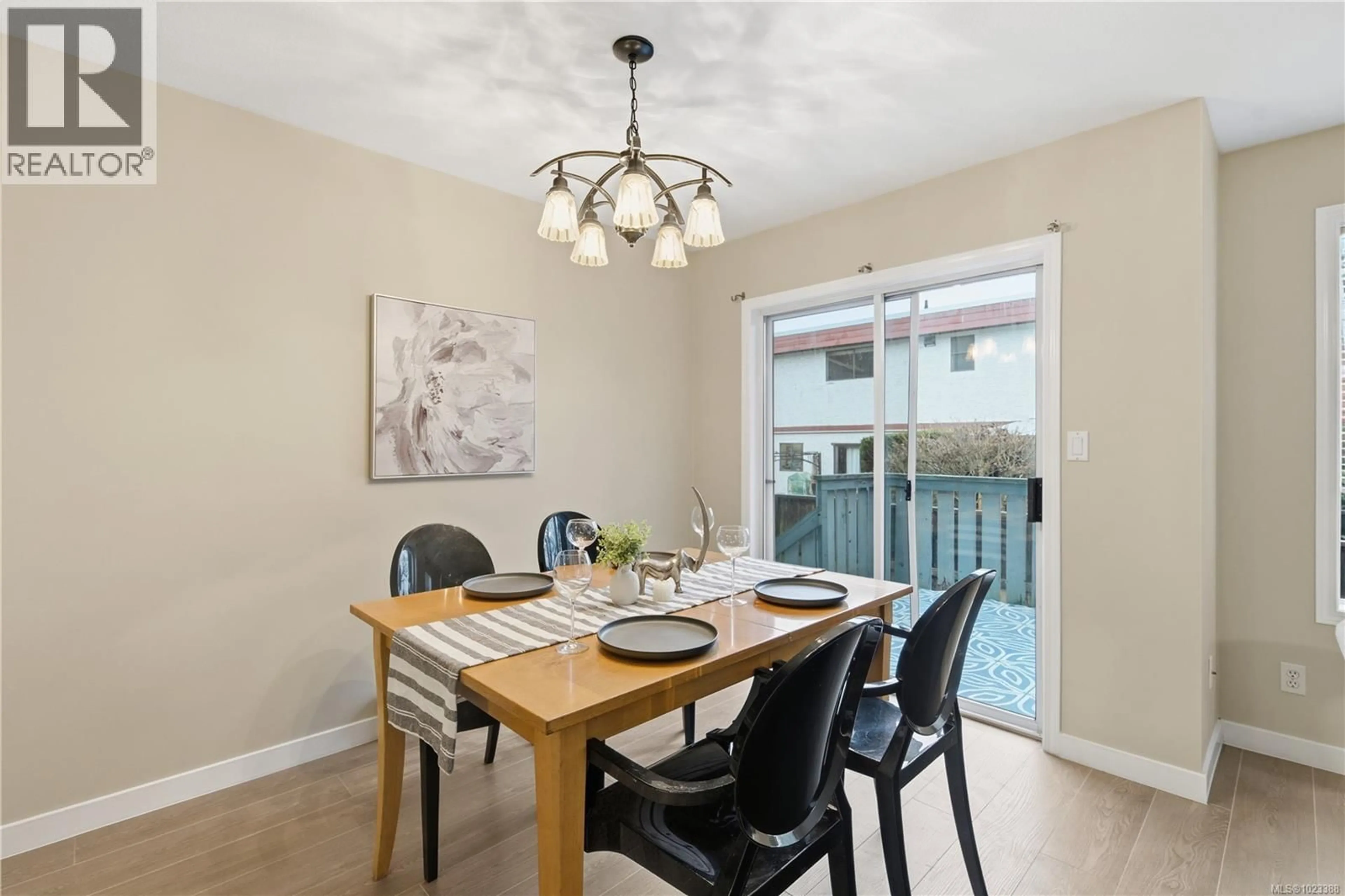 Dining room, wood/laminate floor for 1089 WHARNCLIFFE ROAD, Duncan British Columbia V9L2K6