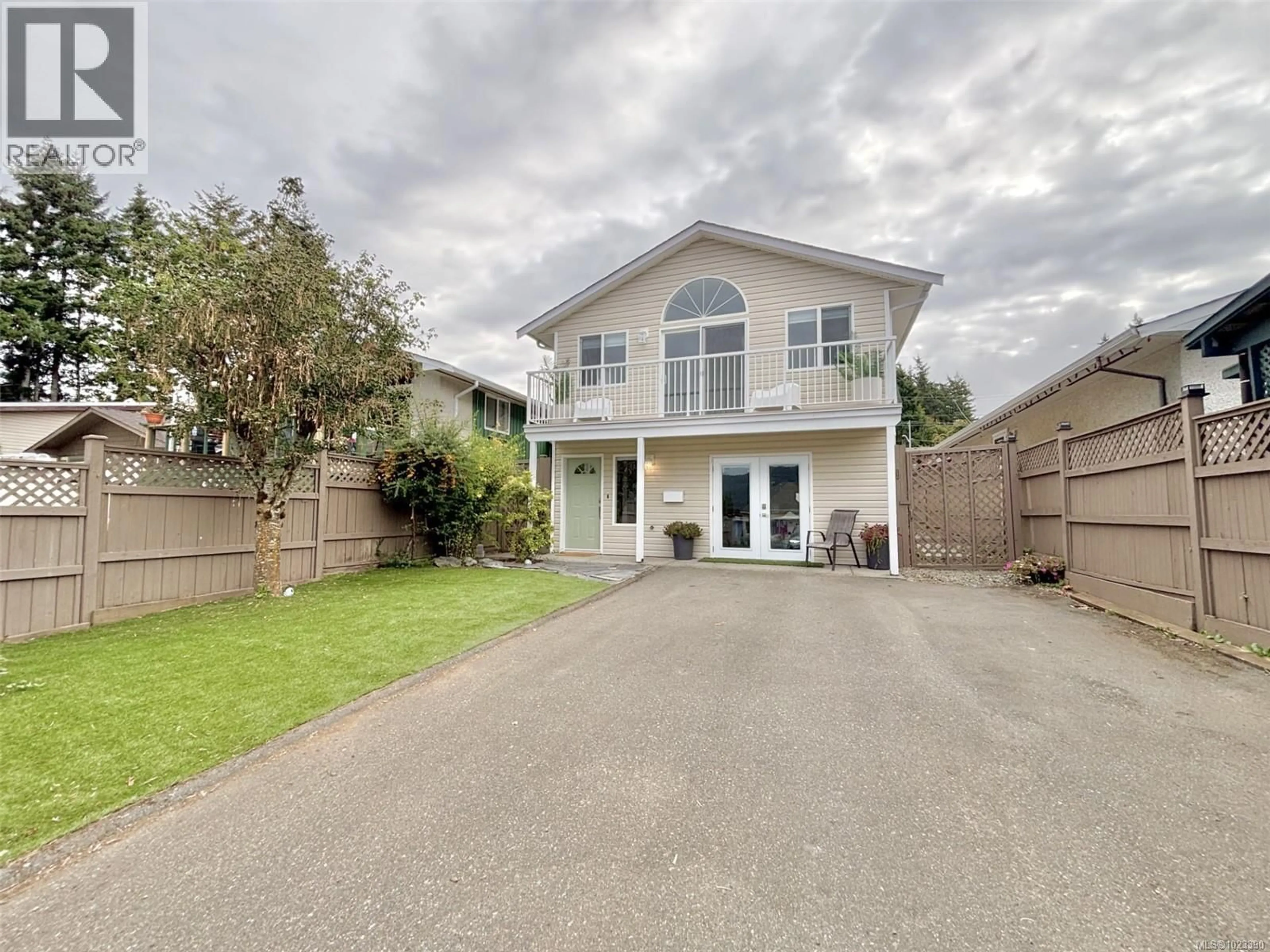A pic from outside/outdoor area/front of a property/back of a property/a pic from drone, street for 2575 2ND AVENUE, Port Alberni British Columbia V9Y2A2