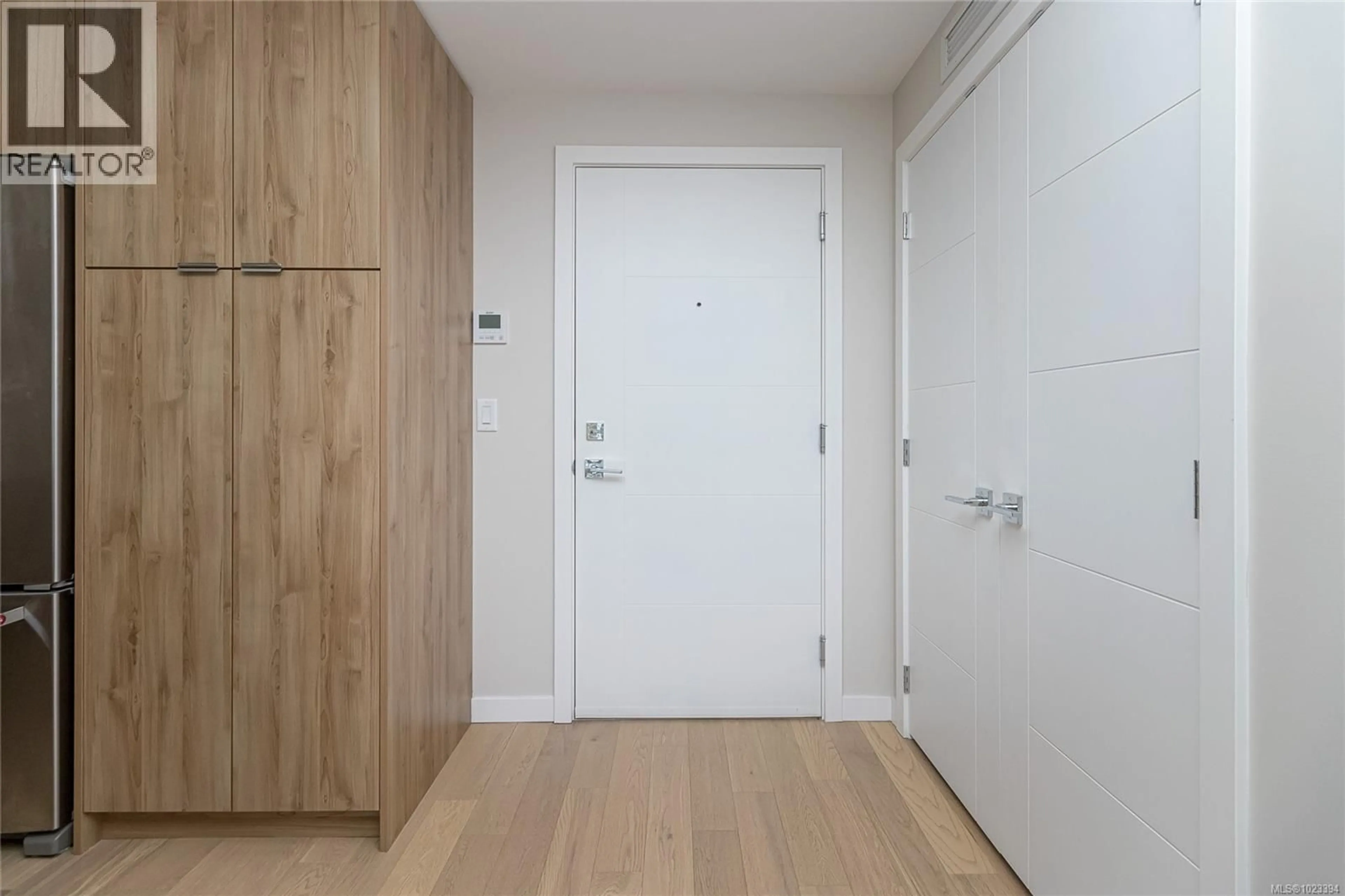 Indoor entryway for 406 - 5118 CORDOVA BAY ROAD, Saanich British Columbia V8Y2K5