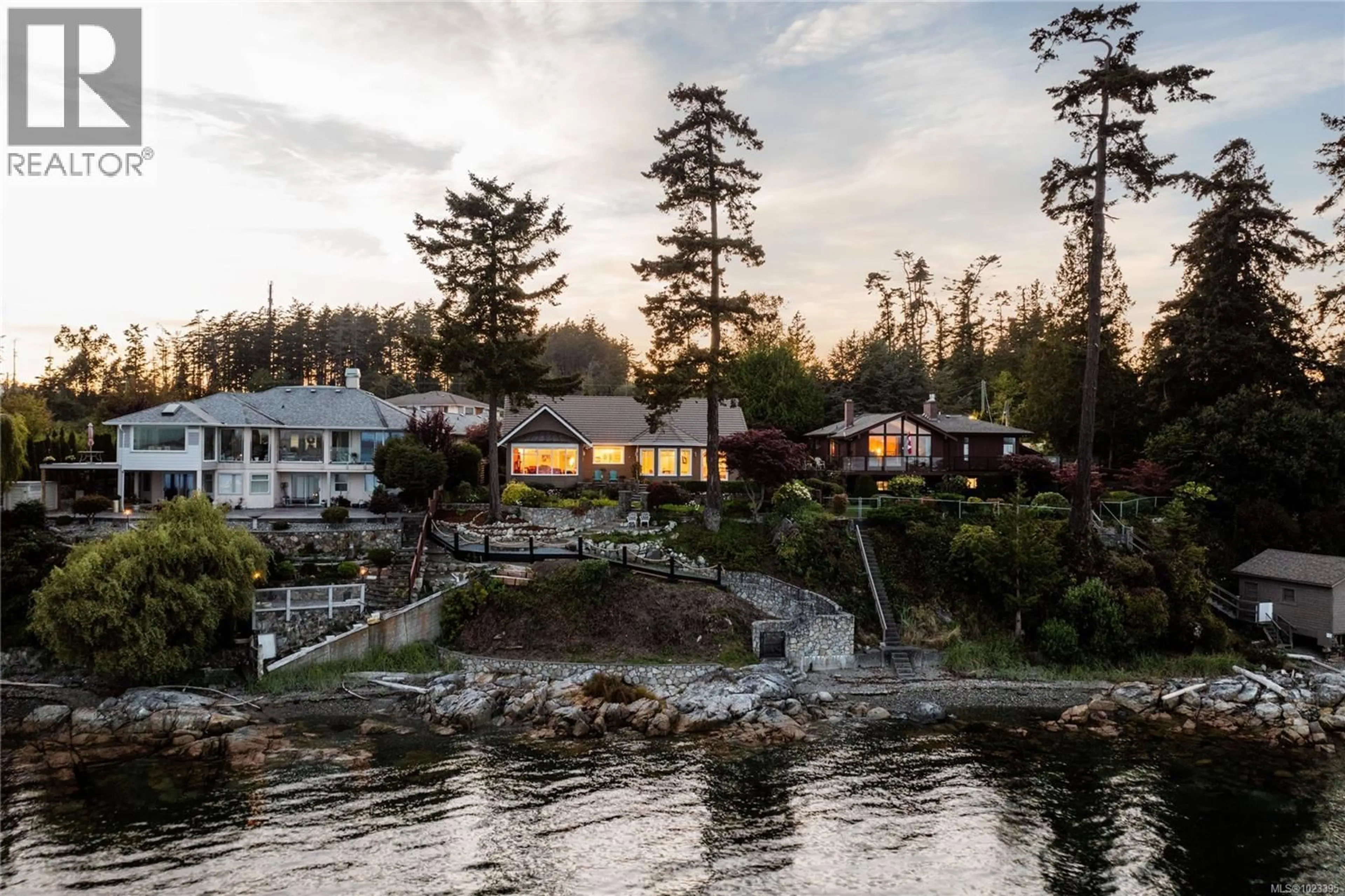 Patio, water/lake/river/ocean view for 2555 NEWMAN ROAD, Central Saanich British Columbia V8M1V1