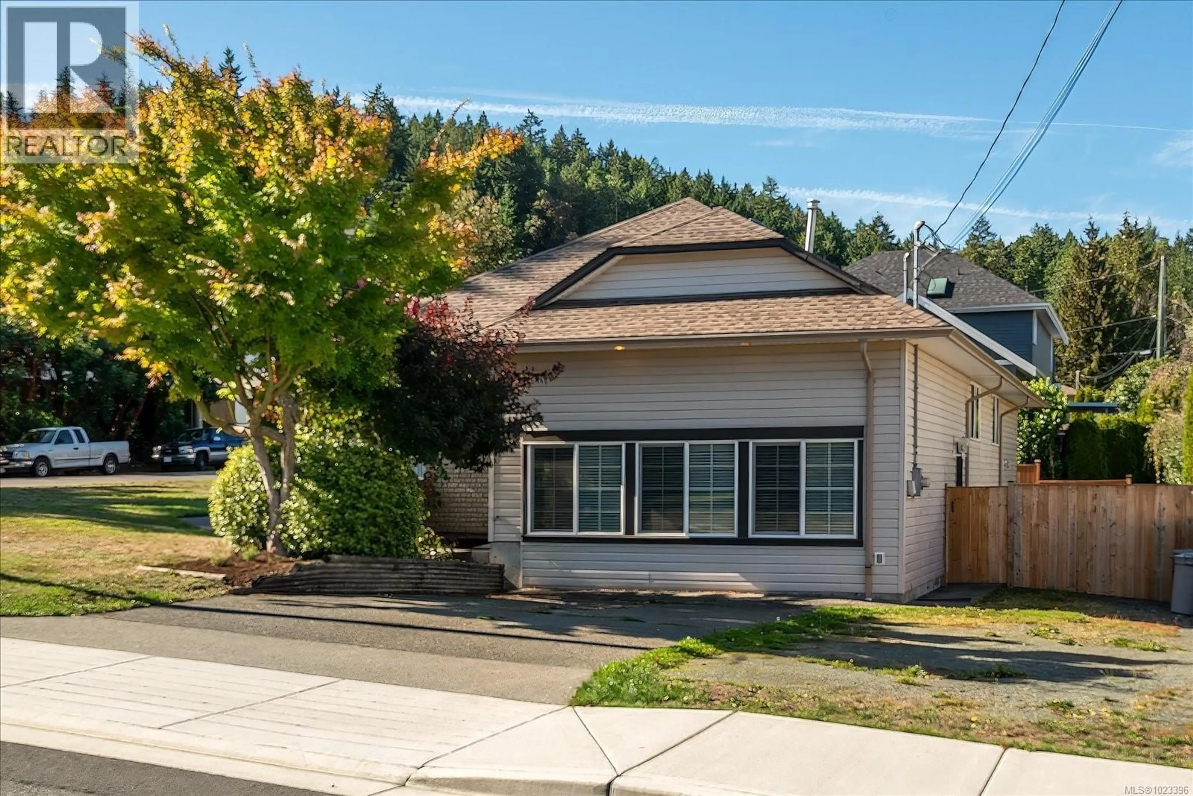 Home with vinyl exterior material, street for 800 COLONIA DRIVE, Ladysmith British Columbia V9G1N2