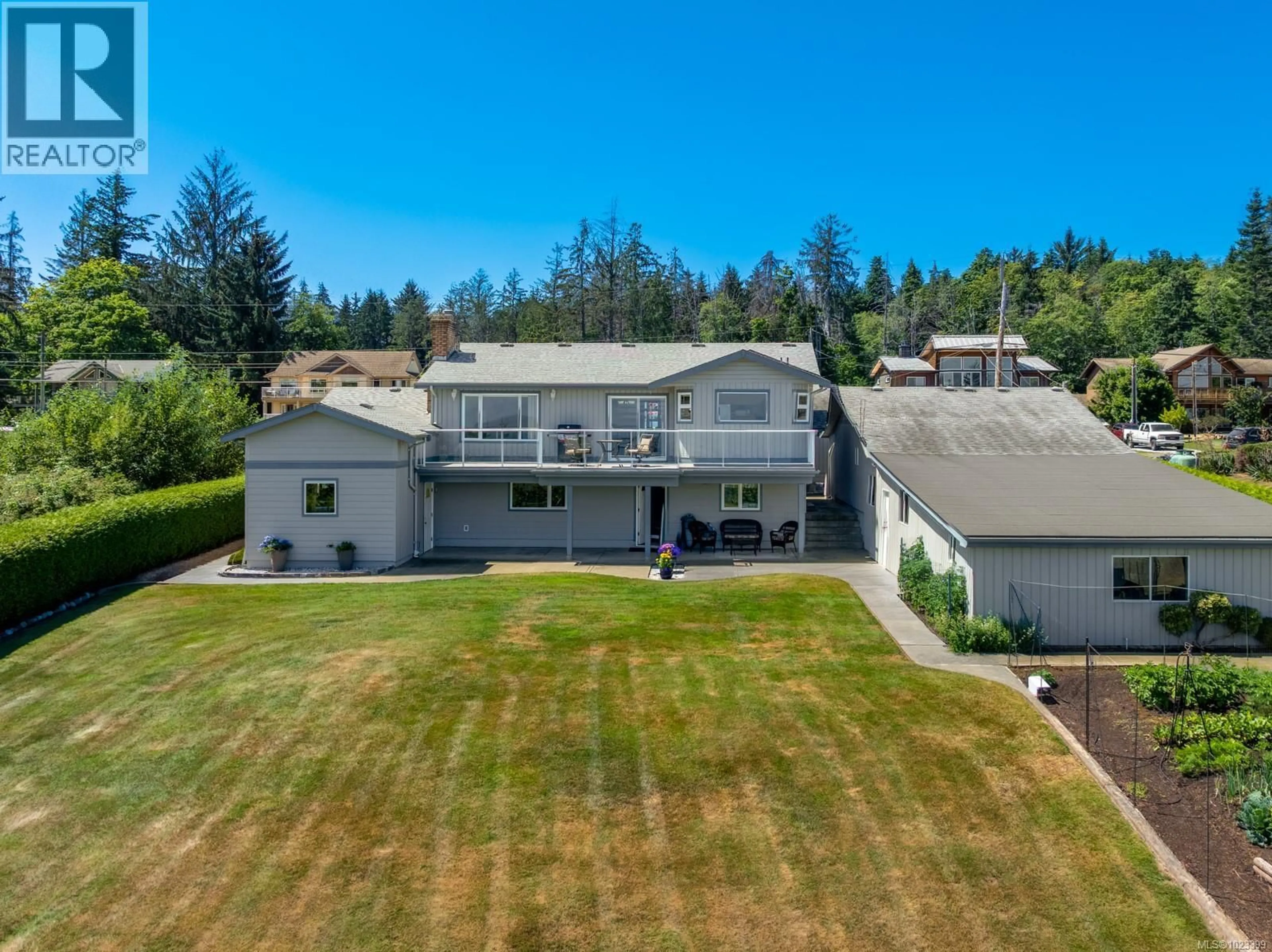 A pic from outside/outdoor area/front of a property/back of a property/a pic from drone, unknown for 6348 EAGLES DRIVE, Courtenay British Columbia V9J1V4