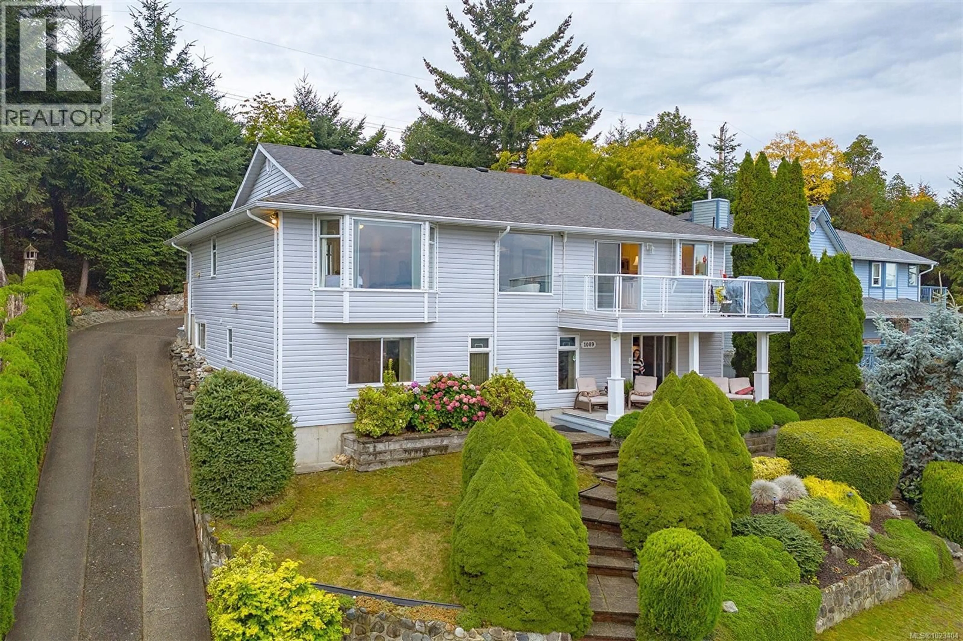 A pic from outside/outdoor area/front of a property/back of a property/a pic from drone, unknown for 1089 COLLEGE DRIVE, Nanaimo British Columbia V9R5X3