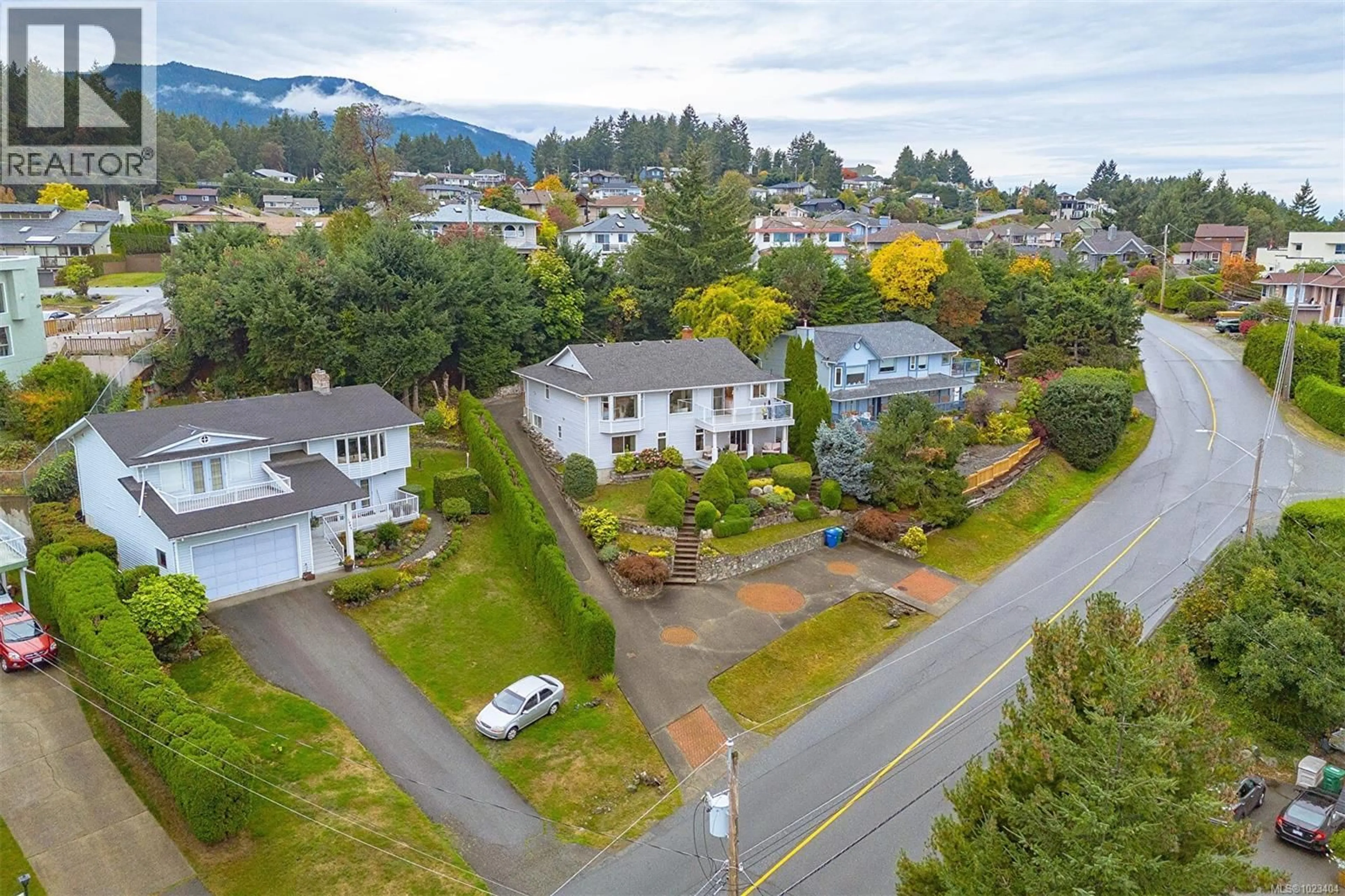 A pic from outside/outdoor area/front of a property/back of a property/a pic from drone, mountain view for 1089 COLLEGE DRIVE, Nanaimo British Columbia V9R5X3