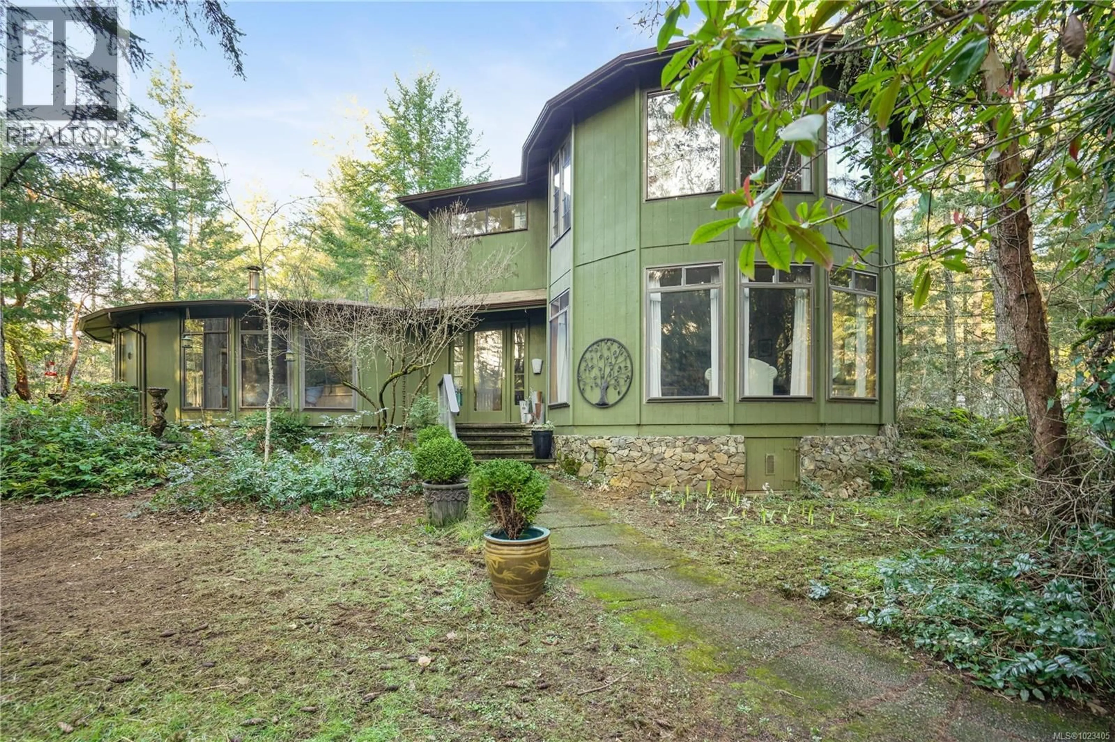 Patio, forest/trees view for 3383 LAKERIDGE PLACE, Highlands British Columbia V9E1C8