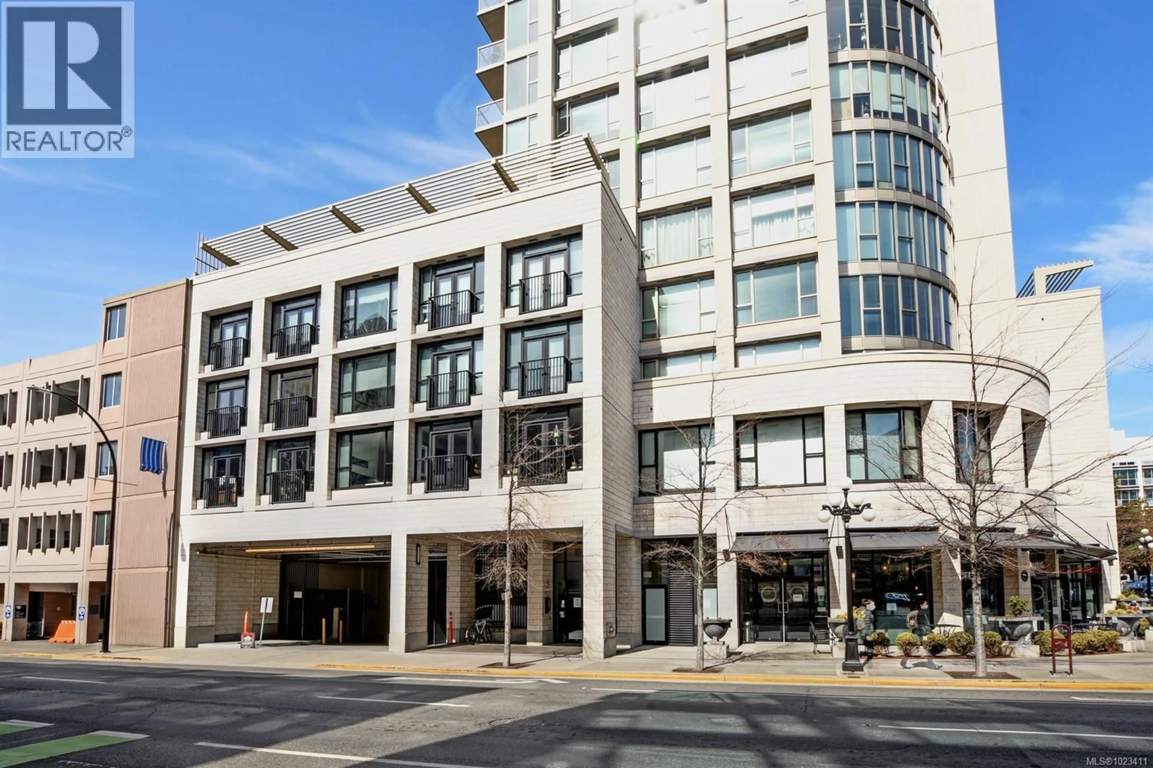 Indoor foyer for 705 - 760 JOHNSON STREET, Victoria British Columbia V8W0A4