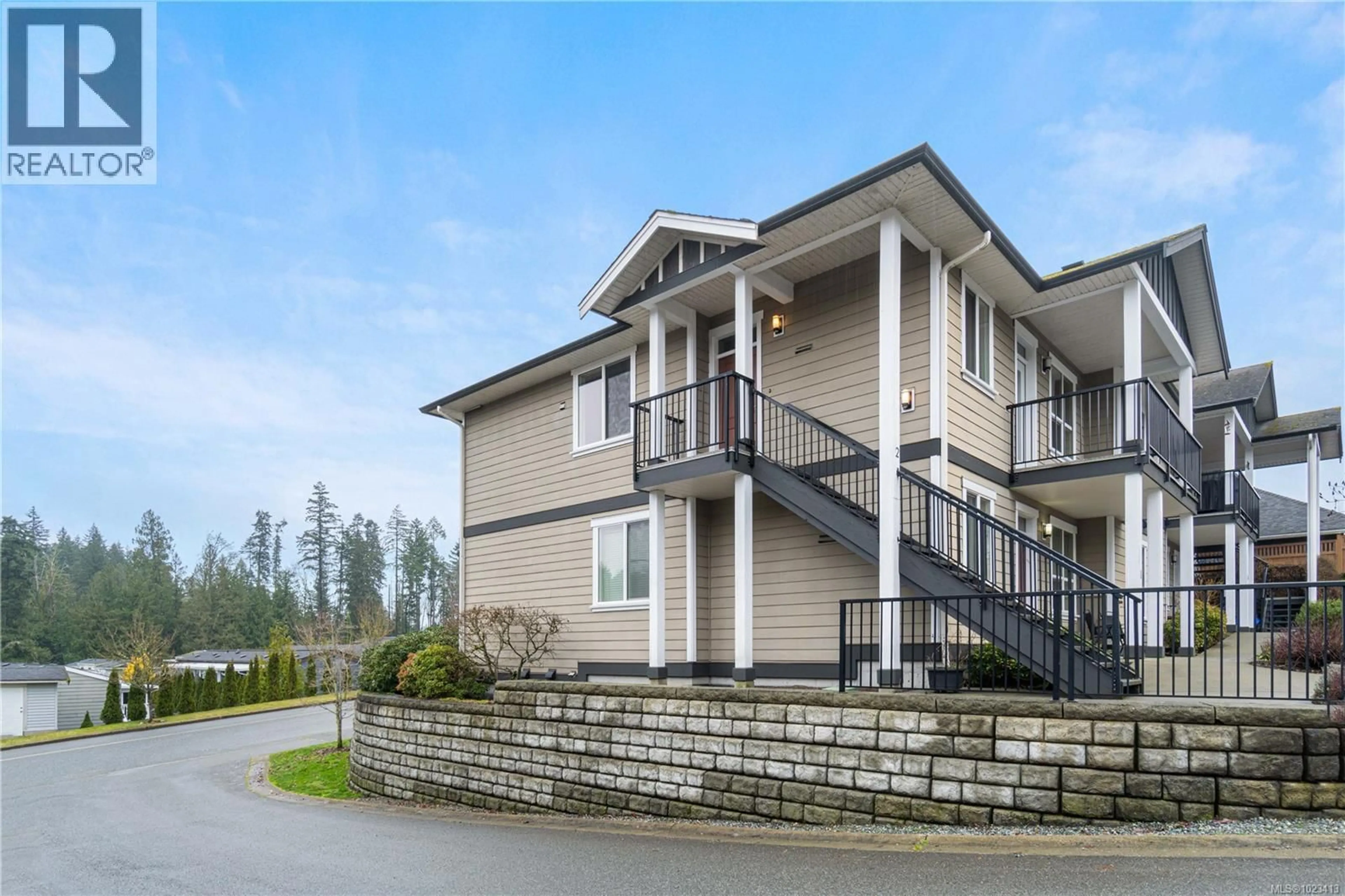 Home with vinyl exterior material, building for 2 - 512 JIM CRAM DRIVE, Ladysmith British Columbia V9G0B1