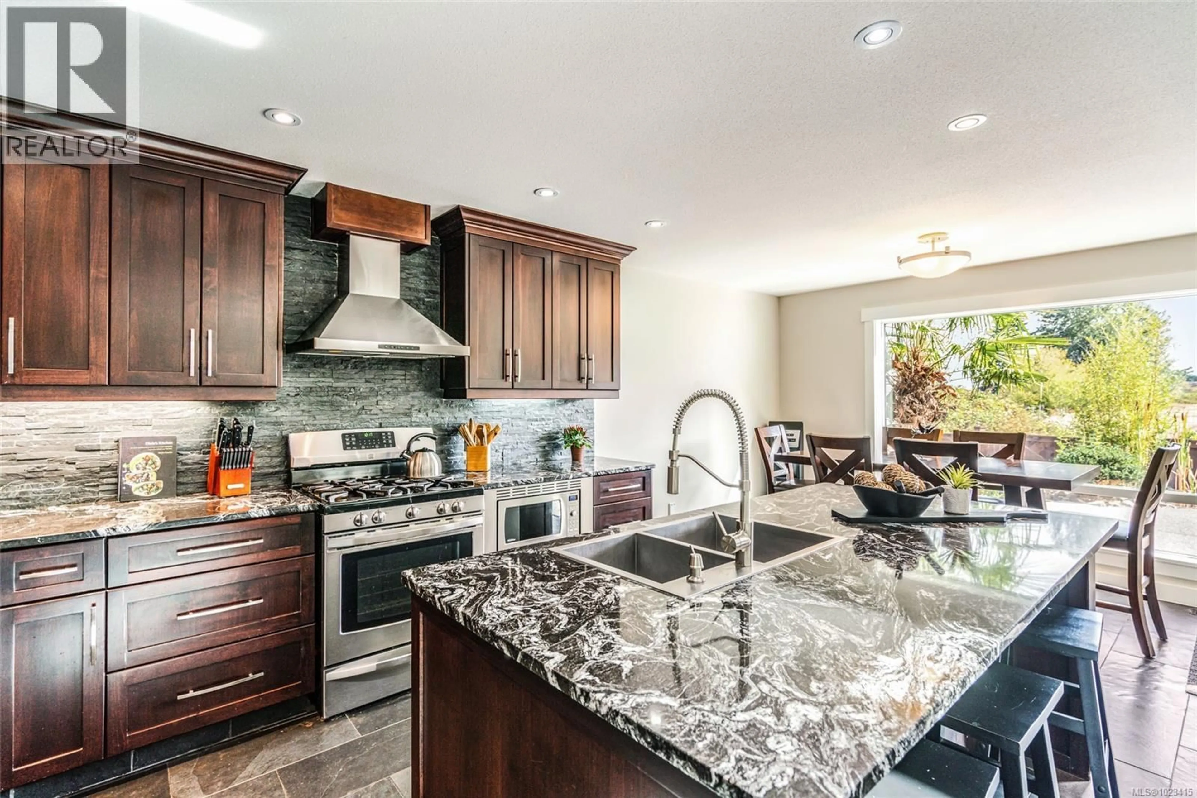 Open concept kitchen, ceramic/tile floor for 2466 SUMMERSET ROAD, Nanoose Bay British Columbia V9P9E4