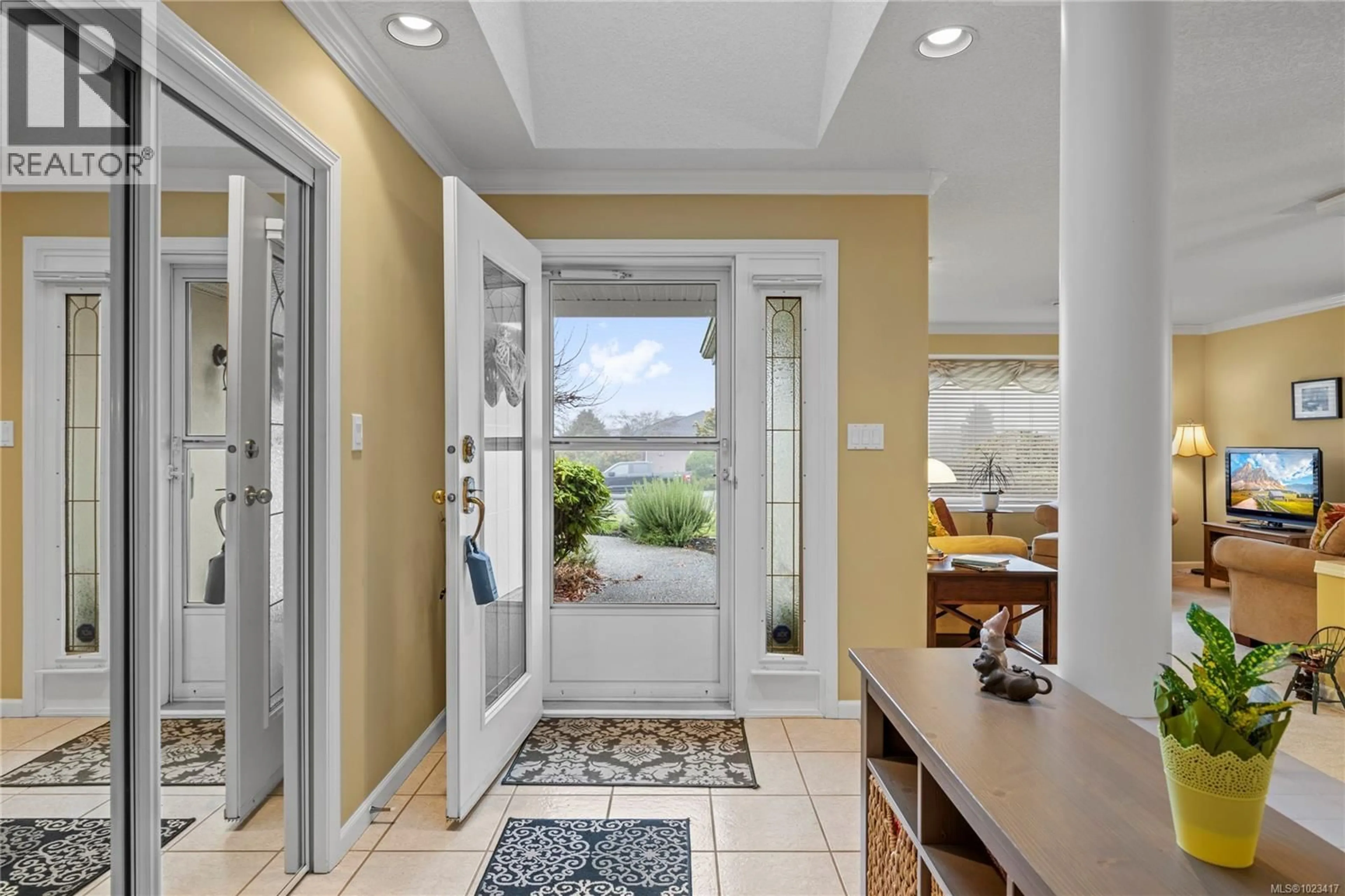 Indoor entryway for 760 CHARTWELL BOULEVARD, Qualicum Beach British Columbia V9K2J4