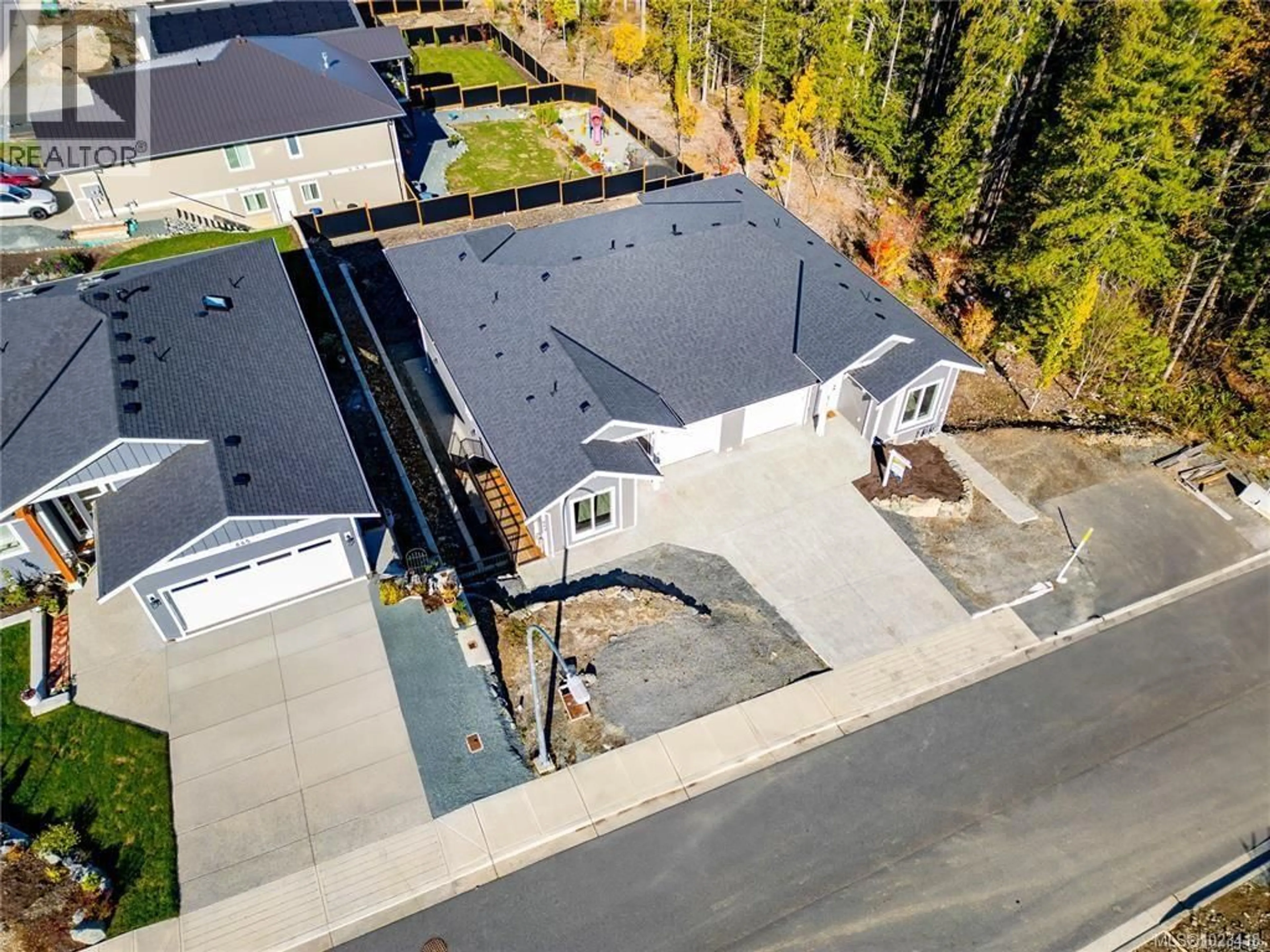 A pic from outside/outdoor area/front of a property/back of a property/a pic from drone, street for 669 SANDERSON ROAD, Ladysmith British Columbia V9G0A7