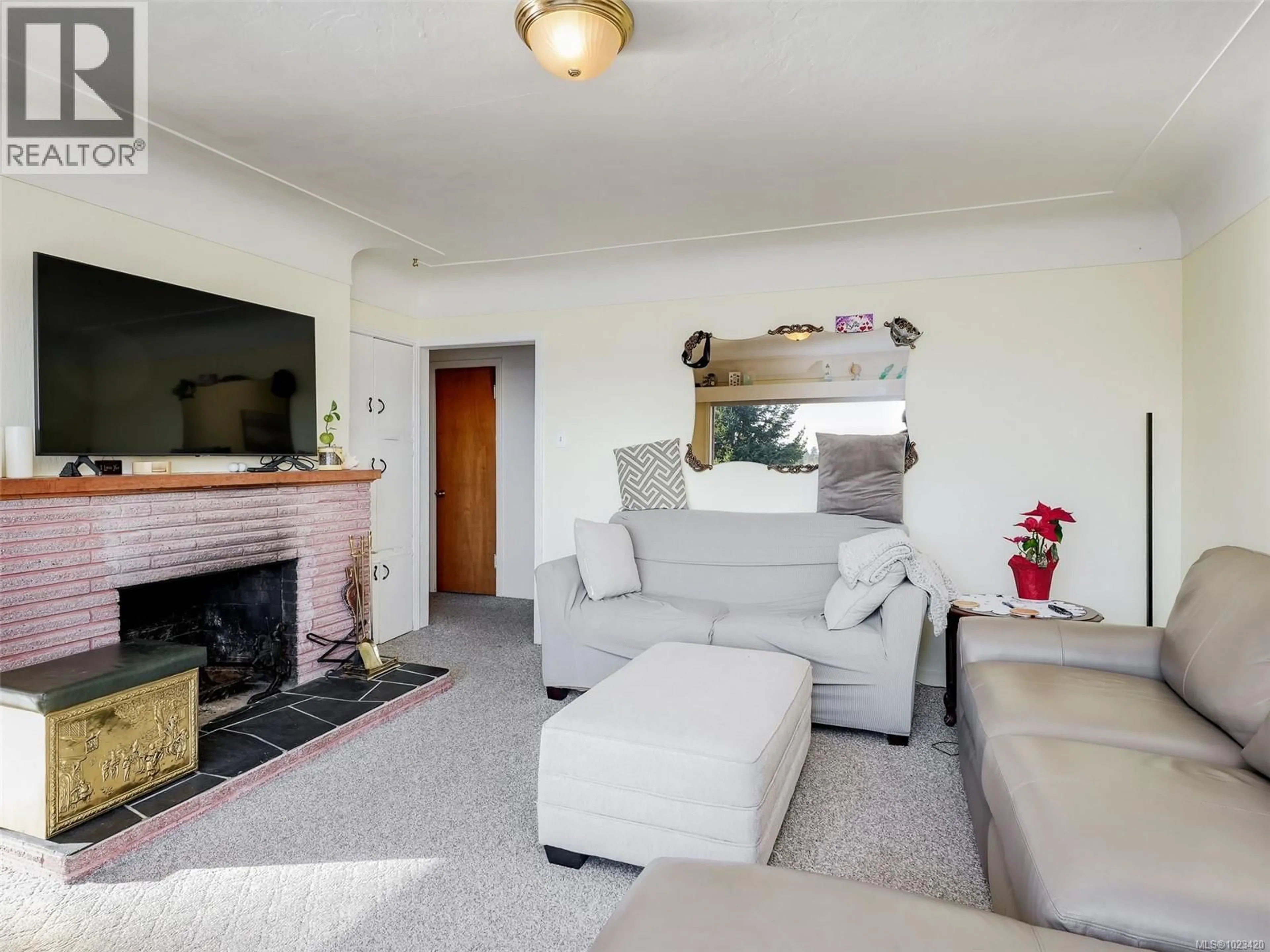 Living room with furniture, unknown for 269 GLENAIRLIE DRIVE, View Royal British Columbia V9B1K5