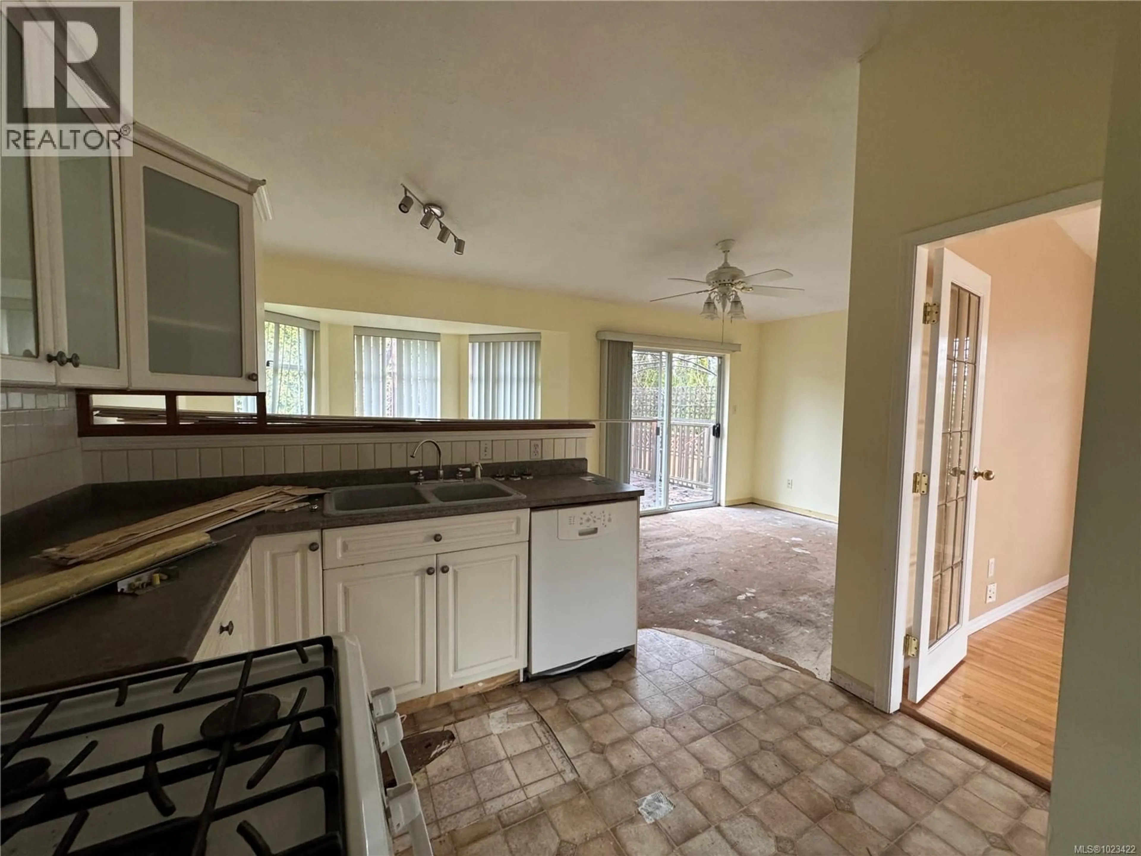 Open concept kitchen, ceramic/tile floor for 700 GEORGIA DRIVE, Campbell River British Columbia V9H1R8