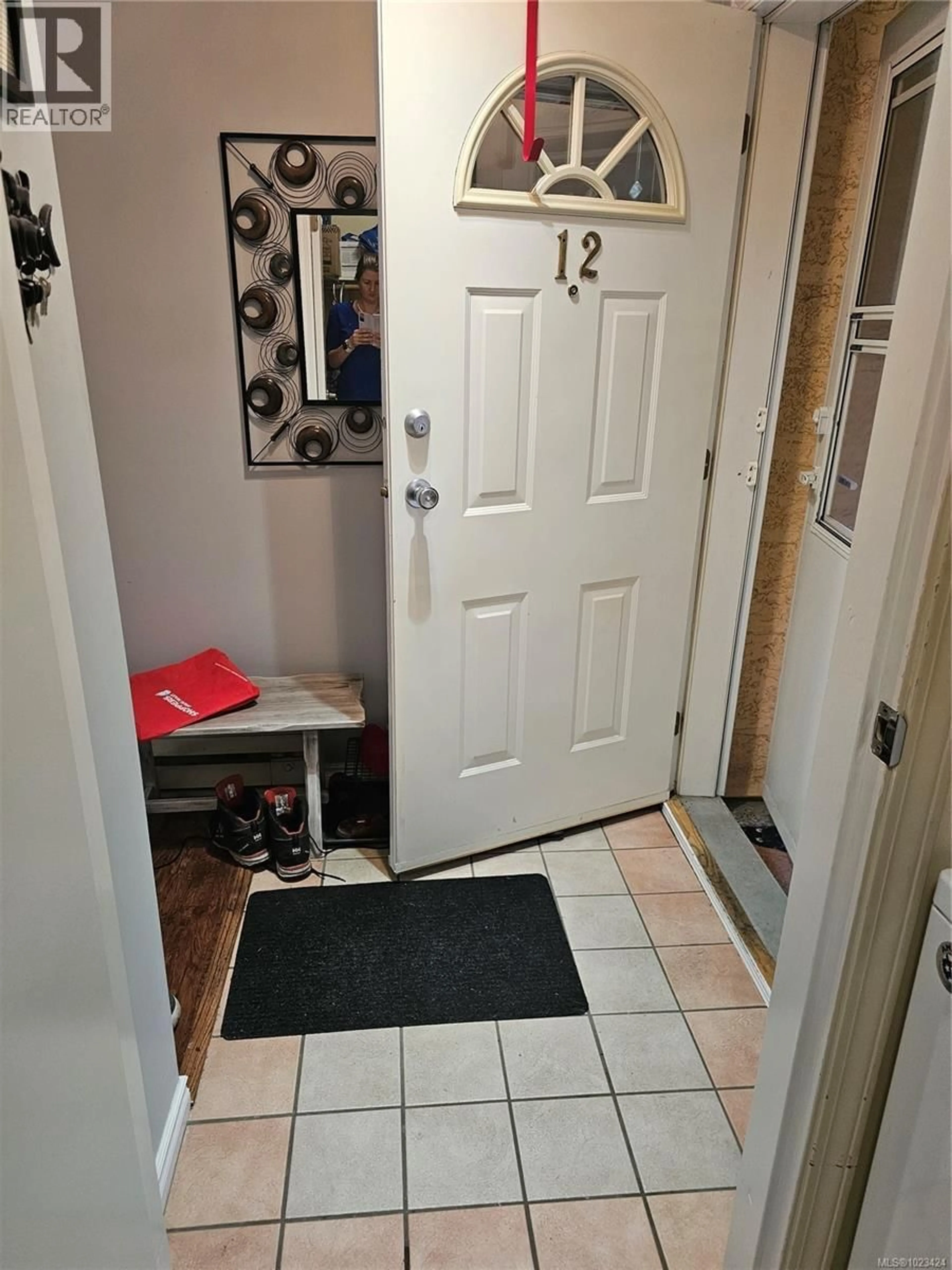 Indoor entryway for 12 - 639 KILDEW ROAD, Colwood British Columbia V9B1Z6