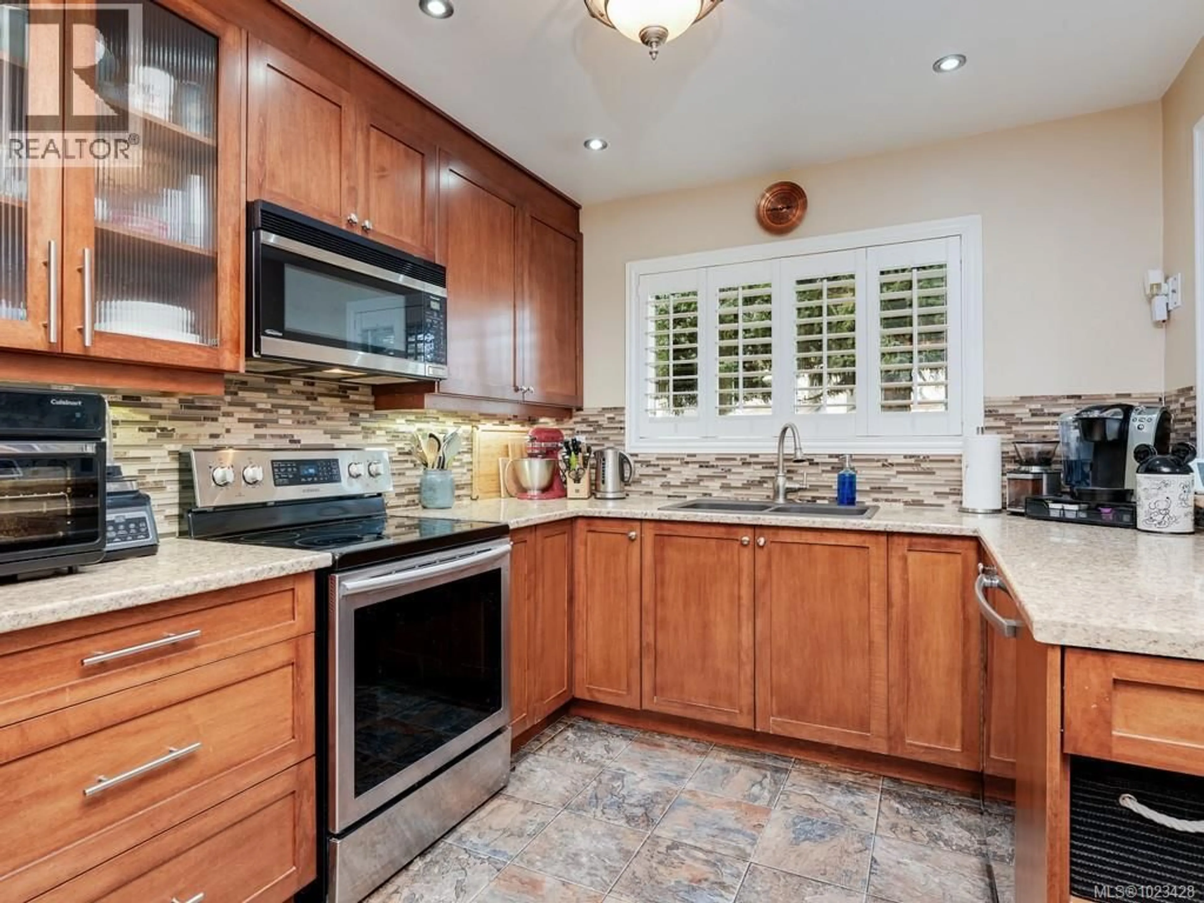 Open concept kitchen, ceramic/tile floor for 41 - 2771 SPENCER ROAD, Langford British Columbia V9B4E2