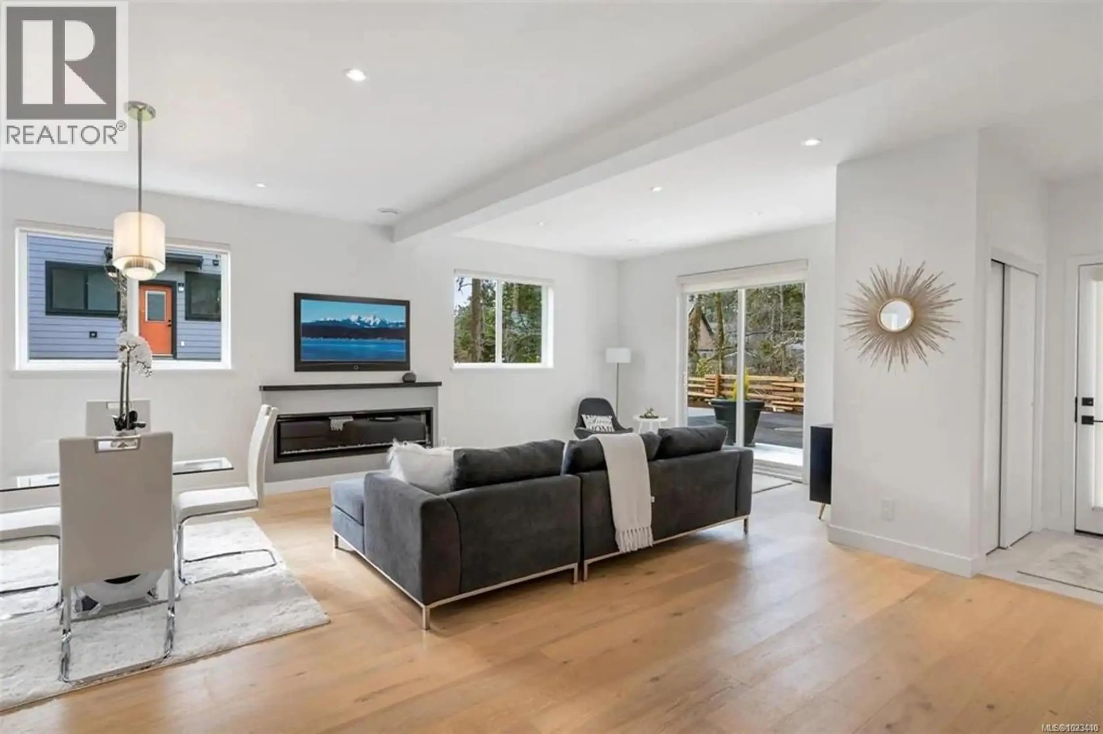 Living room with furniture, unknown for 227 HEDDLE AVENUE, View Royal British Columbia V9B1T9