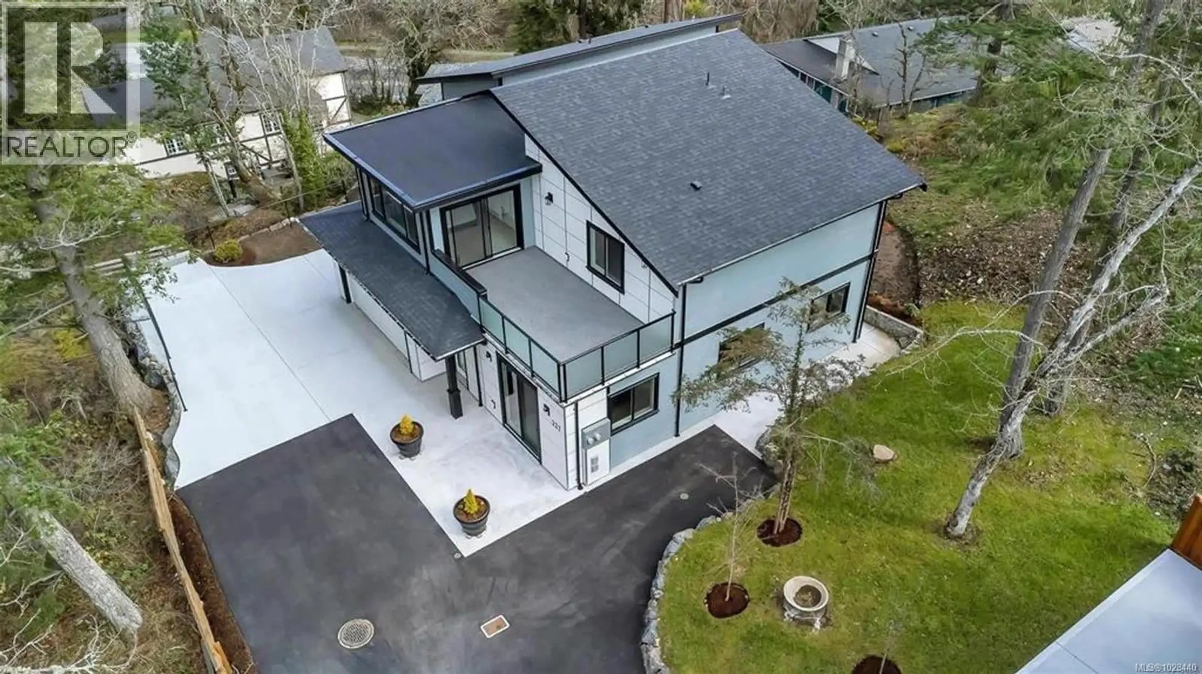 A pic from outside/outdoor area/front of a property/back of a property/a pic from drone, building for 227 HEDDLE AVENUE, View Royal British Columbia V9B1T9