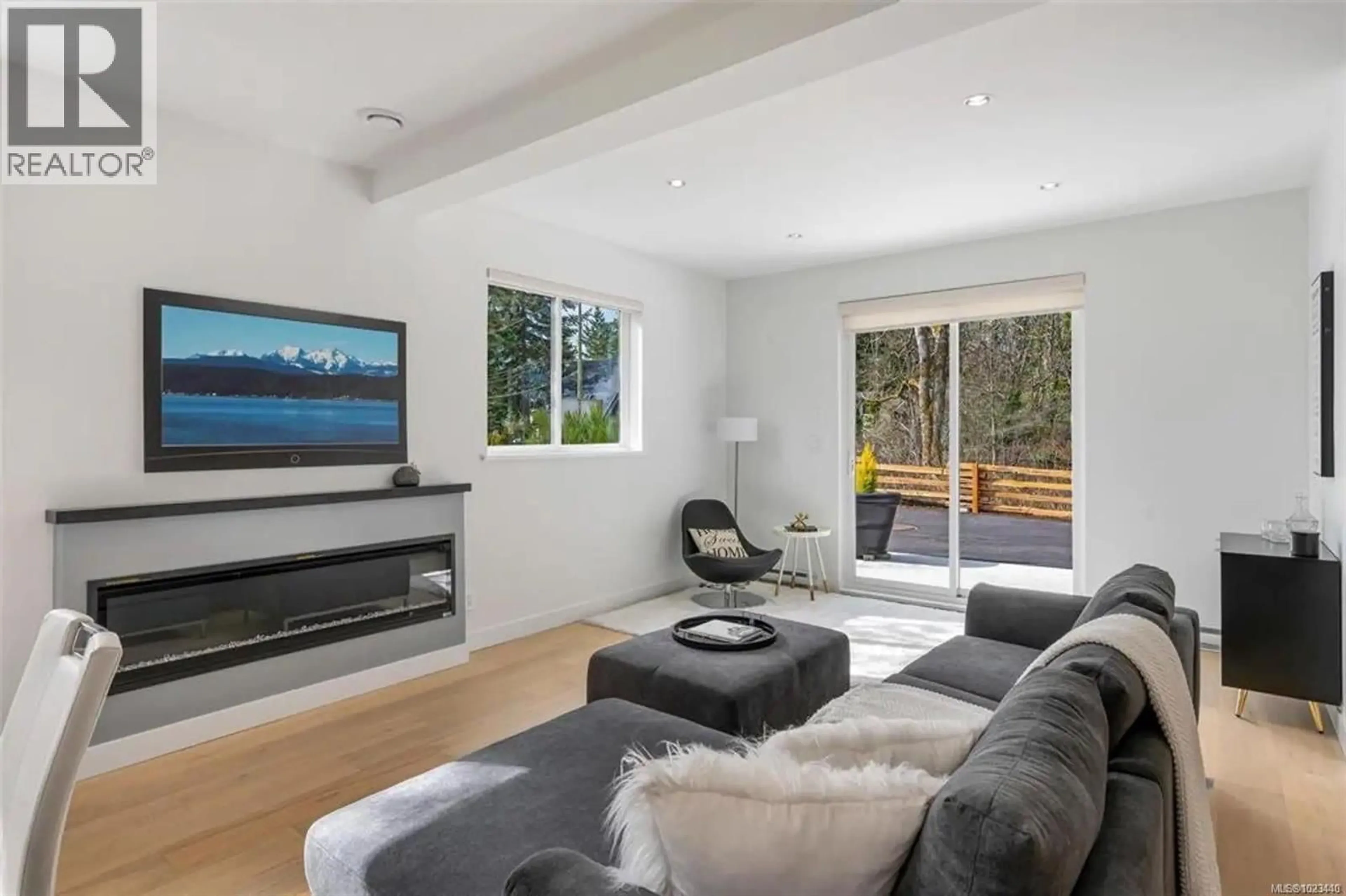 Living room with furniture, unknown for 227 HEDDLE AVENUE, View Royal British Columbia V9B1T9