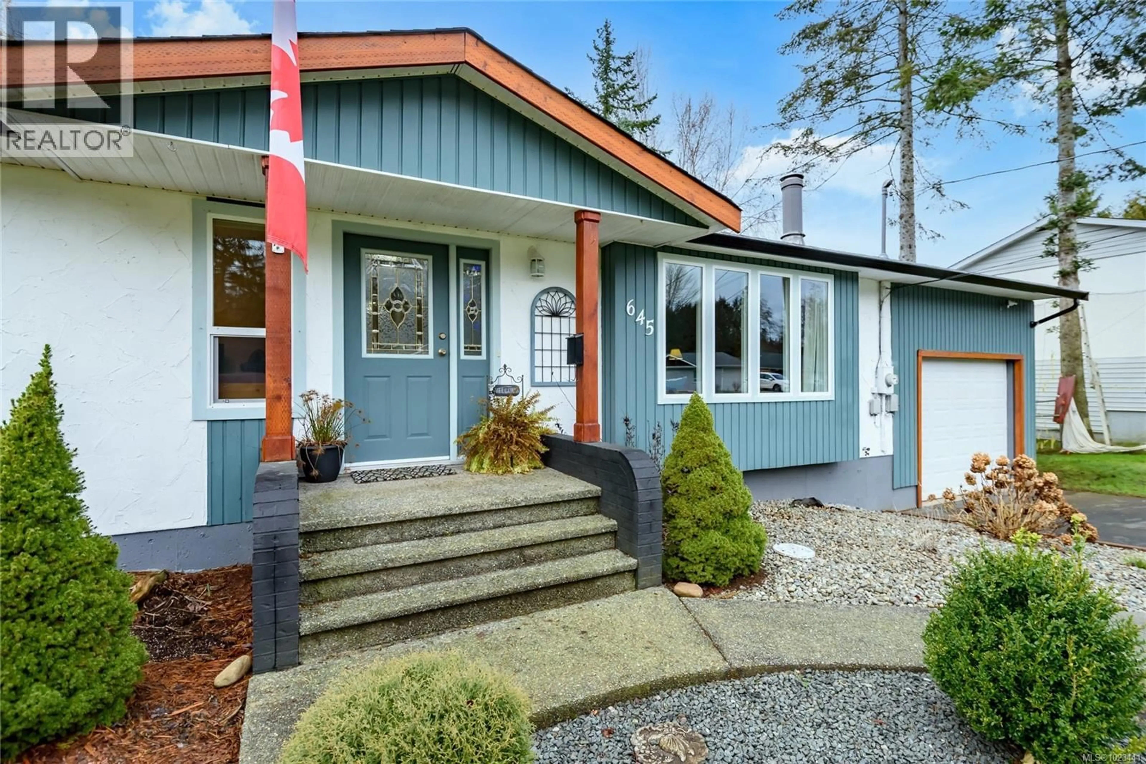 Home with vinyl exterior material, street for 645 WILLIAMS ROAD, Courtenay British Columbia V9N6E8