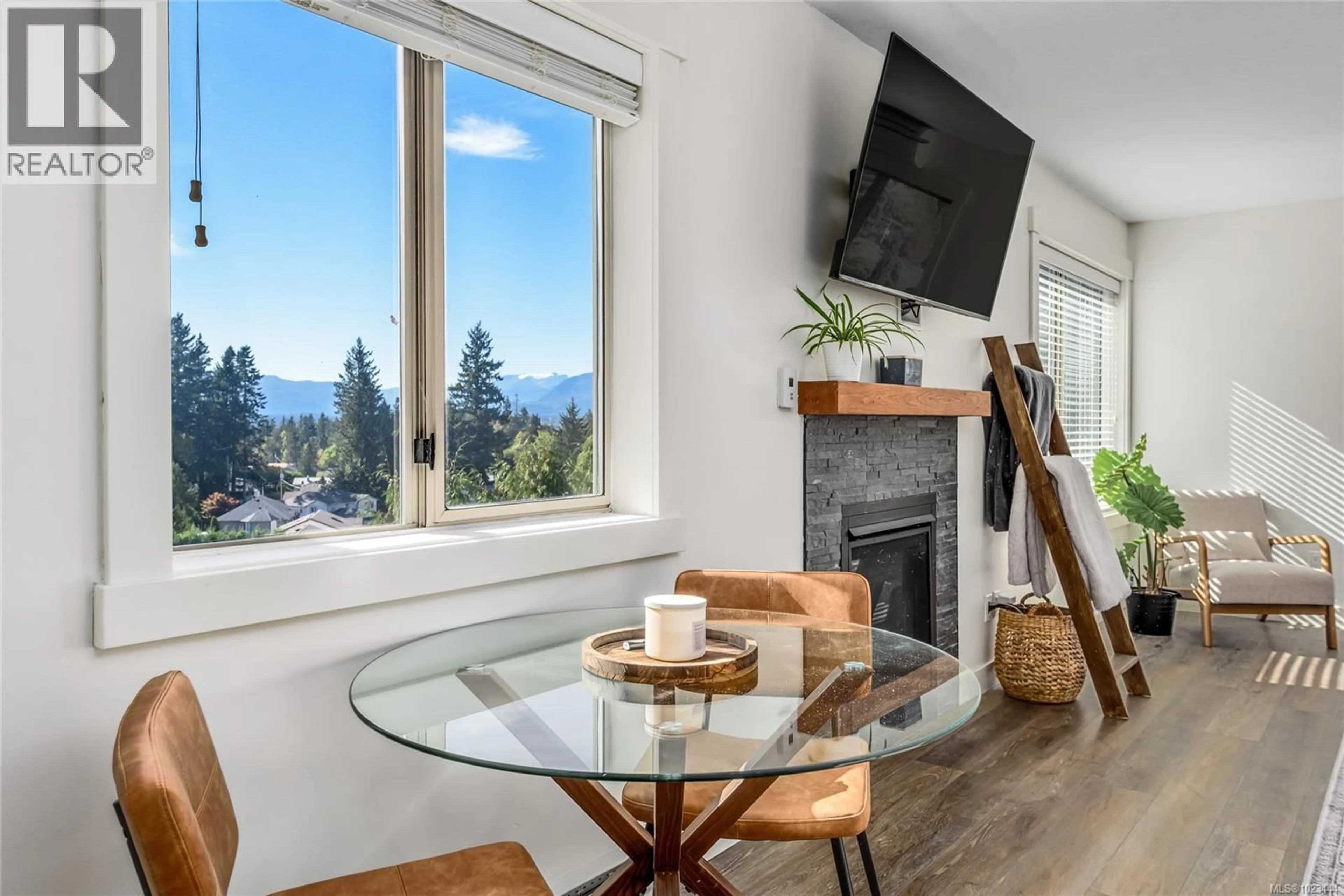 Living room with furniture, wood/laminate floor for 304 - 4685 ALDERWOOD PLACE, Courtenay British Columbia V9N9A1
