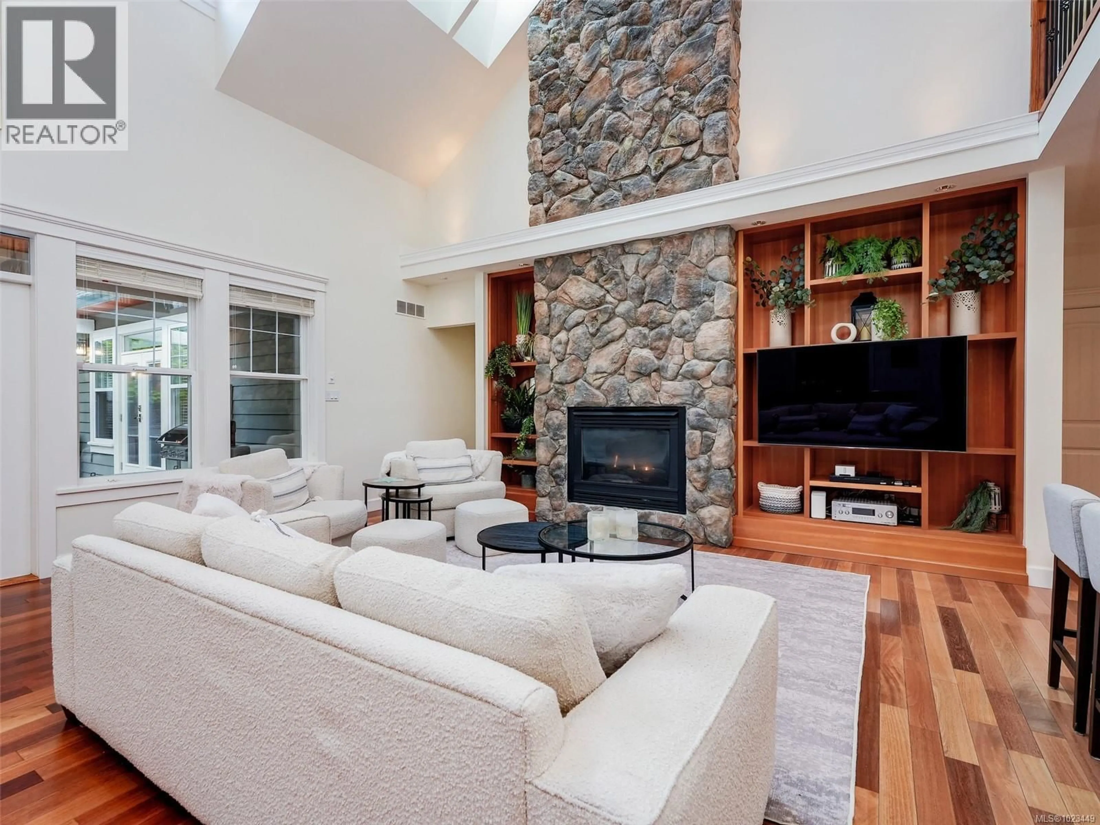 Living room with furniture, unknown for 2196 NICKLAUS DRIVE, Langford British Columbia V9B6T3