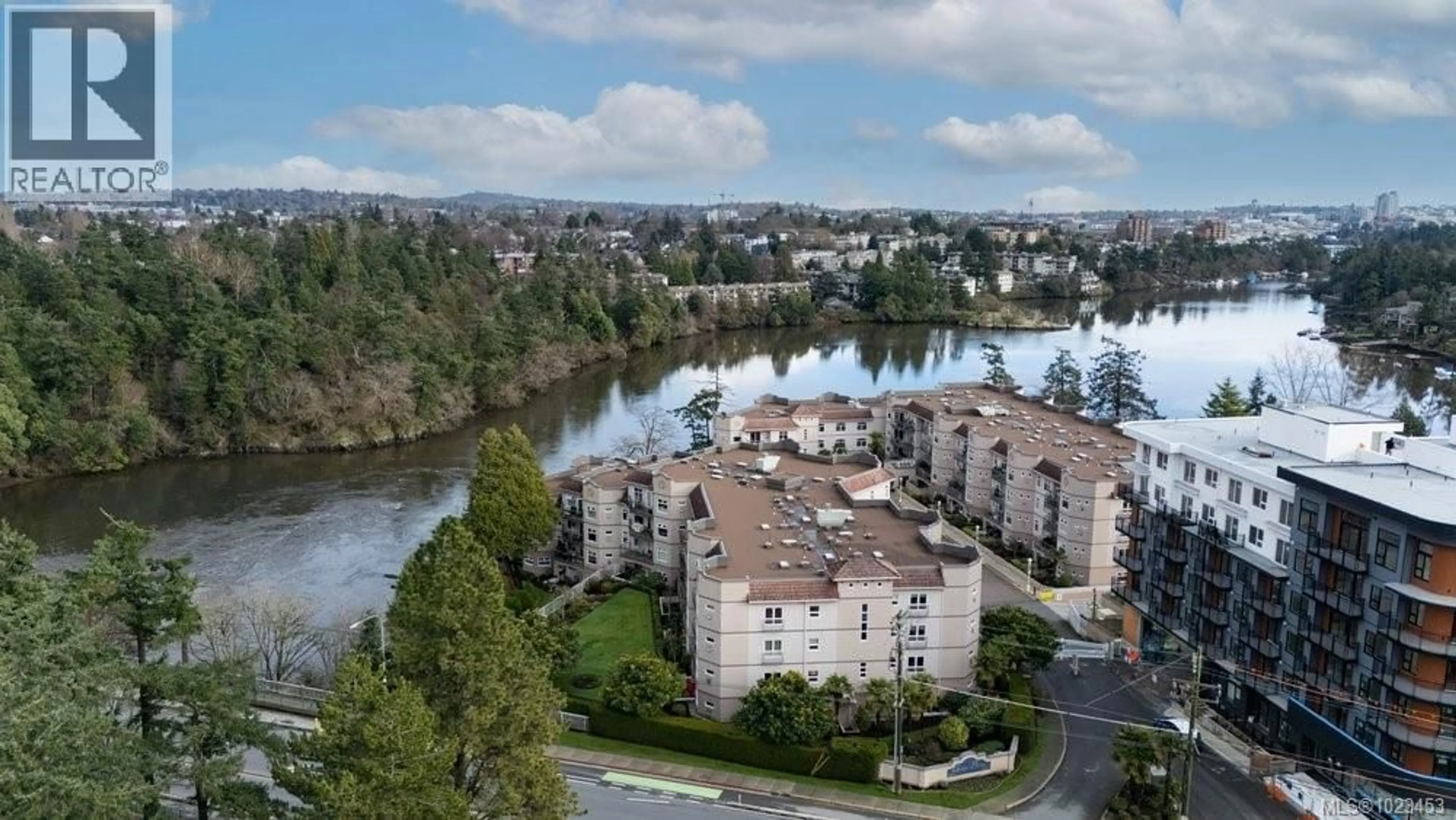 A pic from outside/outdoor area/front of a property/back of a property/a pic from drone, water/lake/river/ocean view for 401 - 1085 TILLICUM ROAD, Esquimalt British Columbia V9A7M3