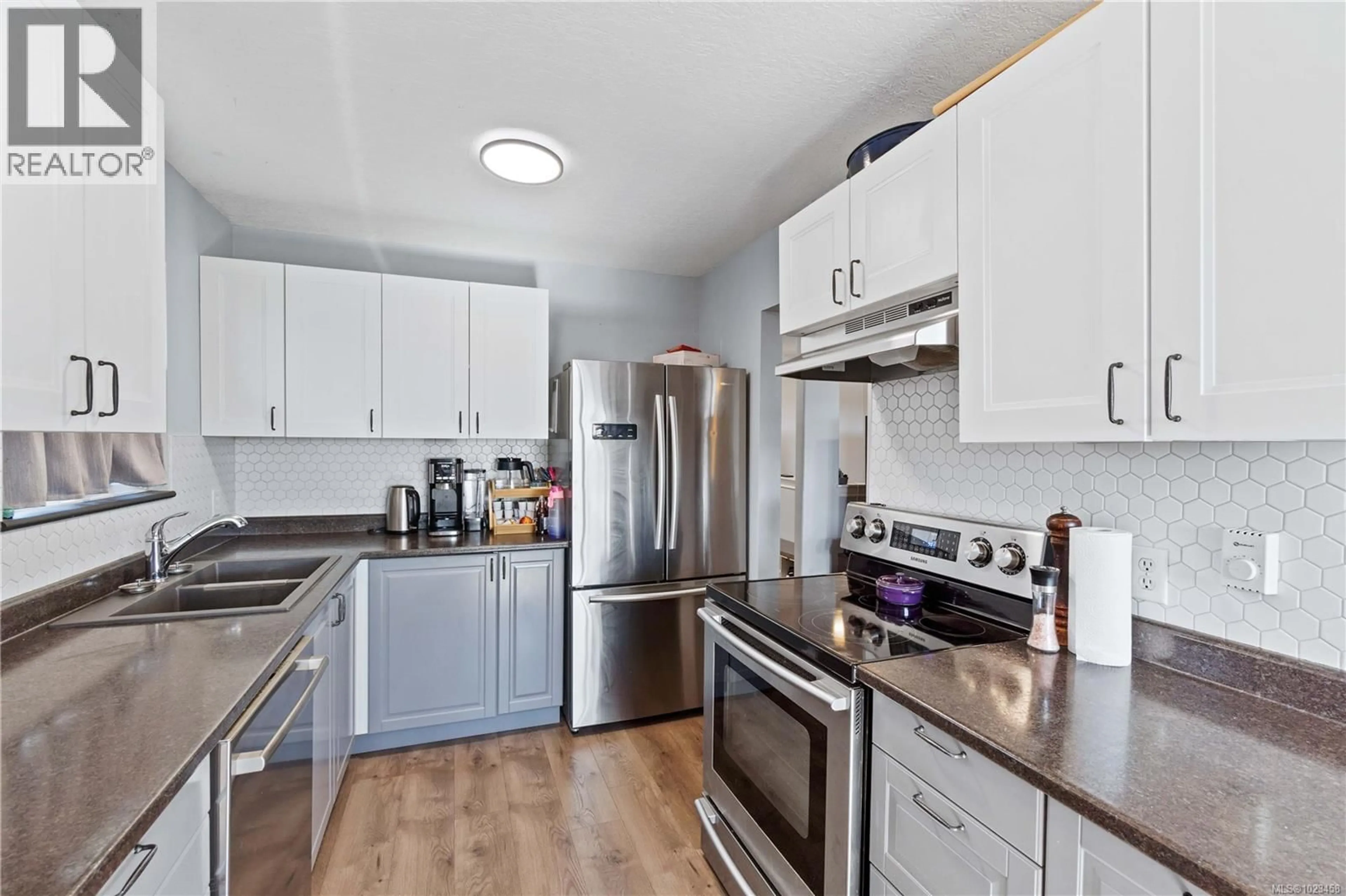 Standard kitchen, unknown for 51 VIEW STREET, Nanaimo British Columbia V9R4N3