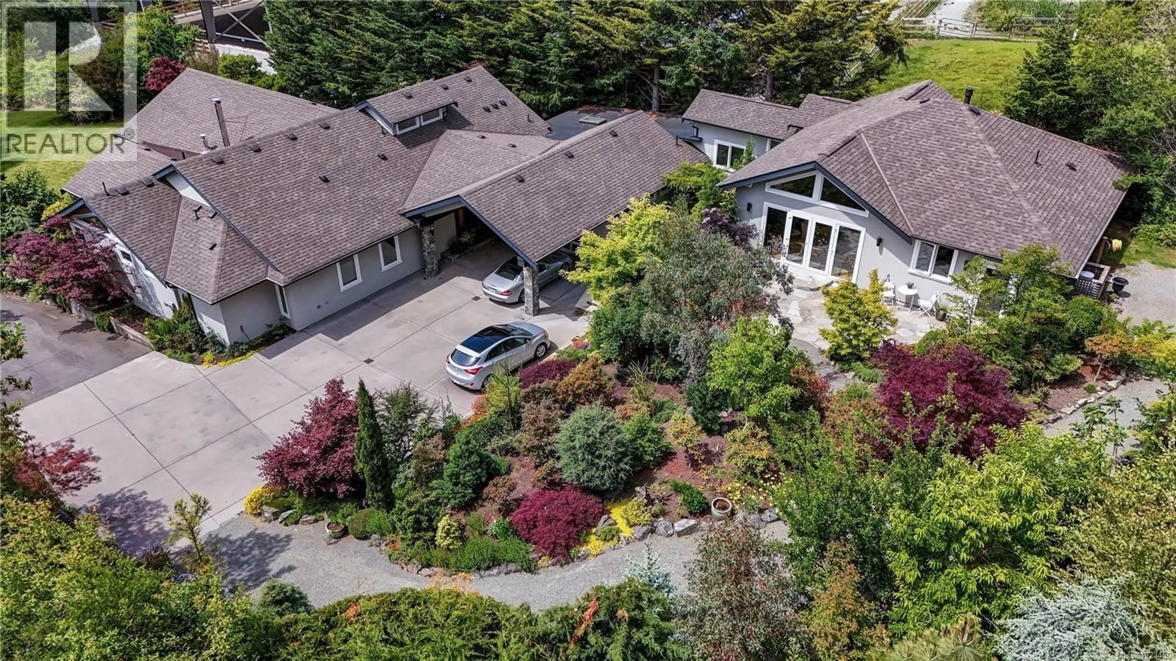 A pic from outside/outdoor area/front of a property/back of a property/a pic from drone, unknown for 11333 CHALET ROAD, North Saanich British Columbia V8L5L9