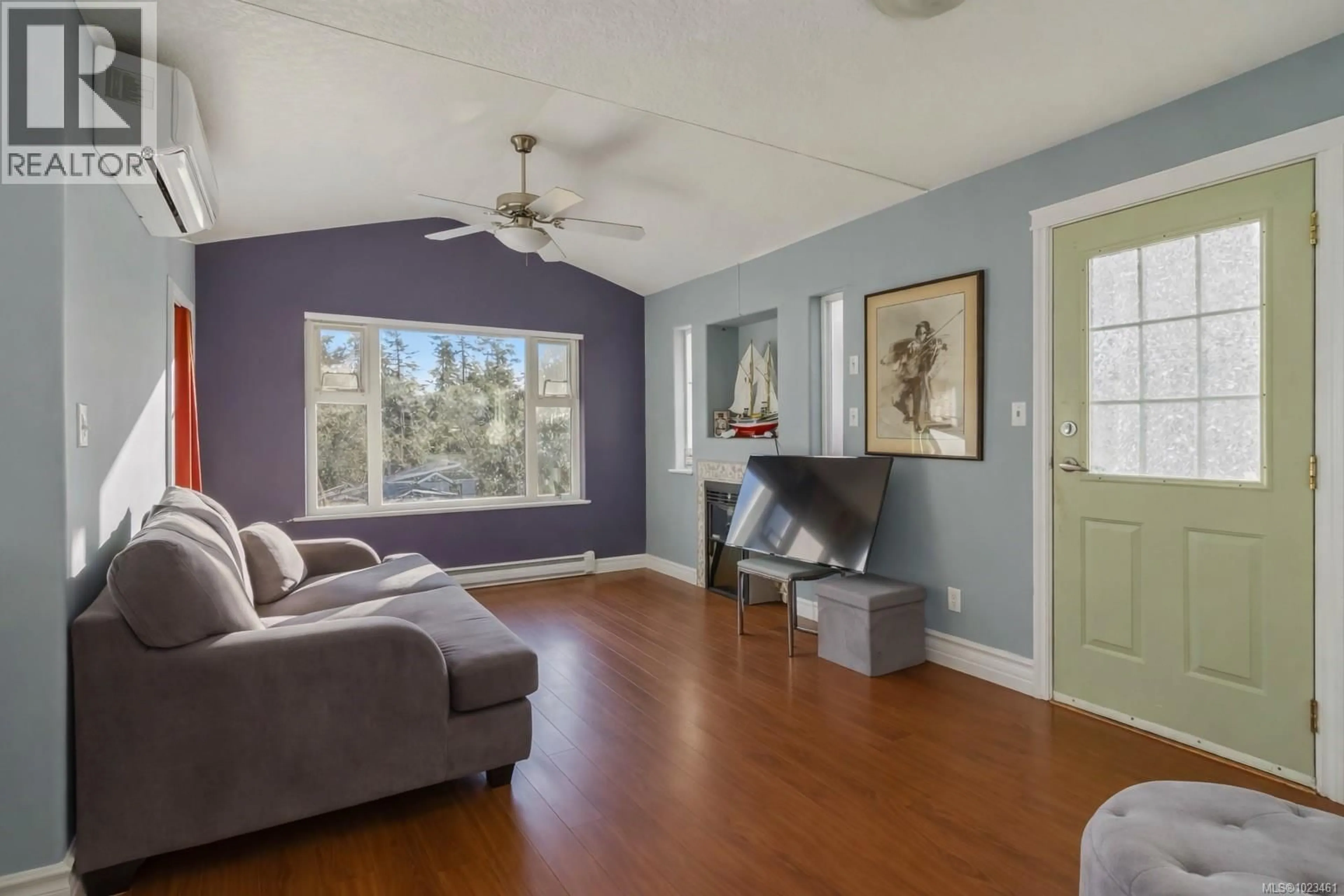 Living room with furniture, wood/laminate floor for 2562 WENTWICH ROAD, Langford British Columbia V9B3N4