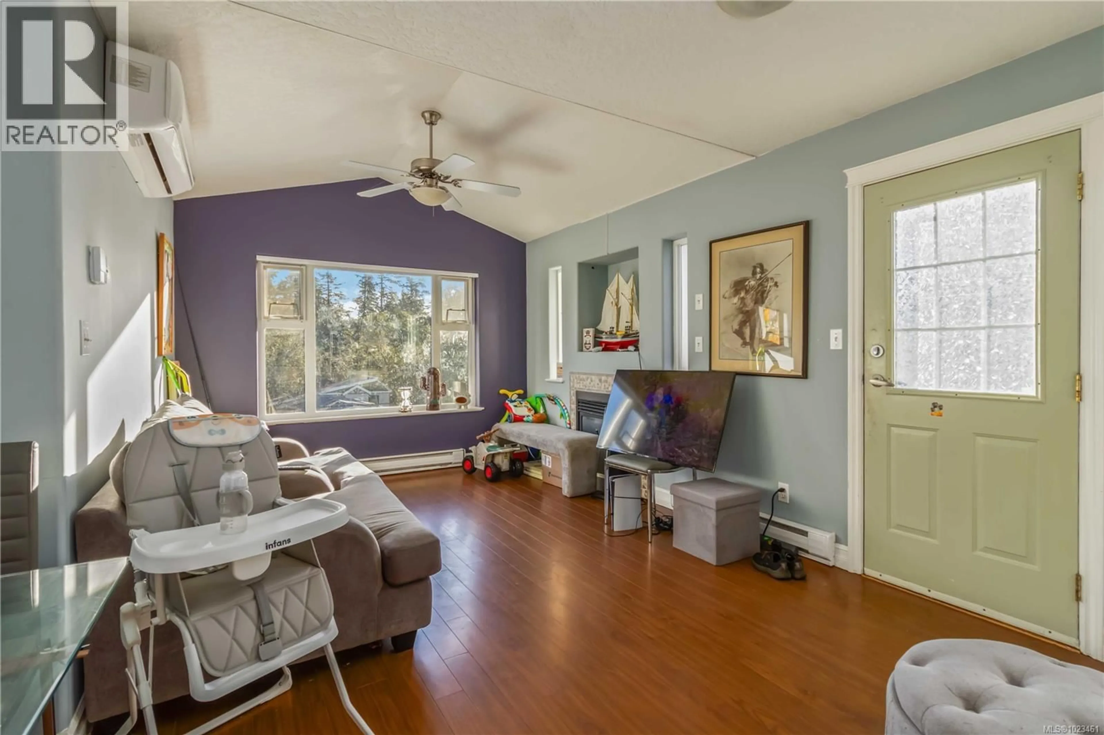 Living room with furniture, unknown for 2562 WENTWICH ROAD, Langford British Columbia V9B3N4