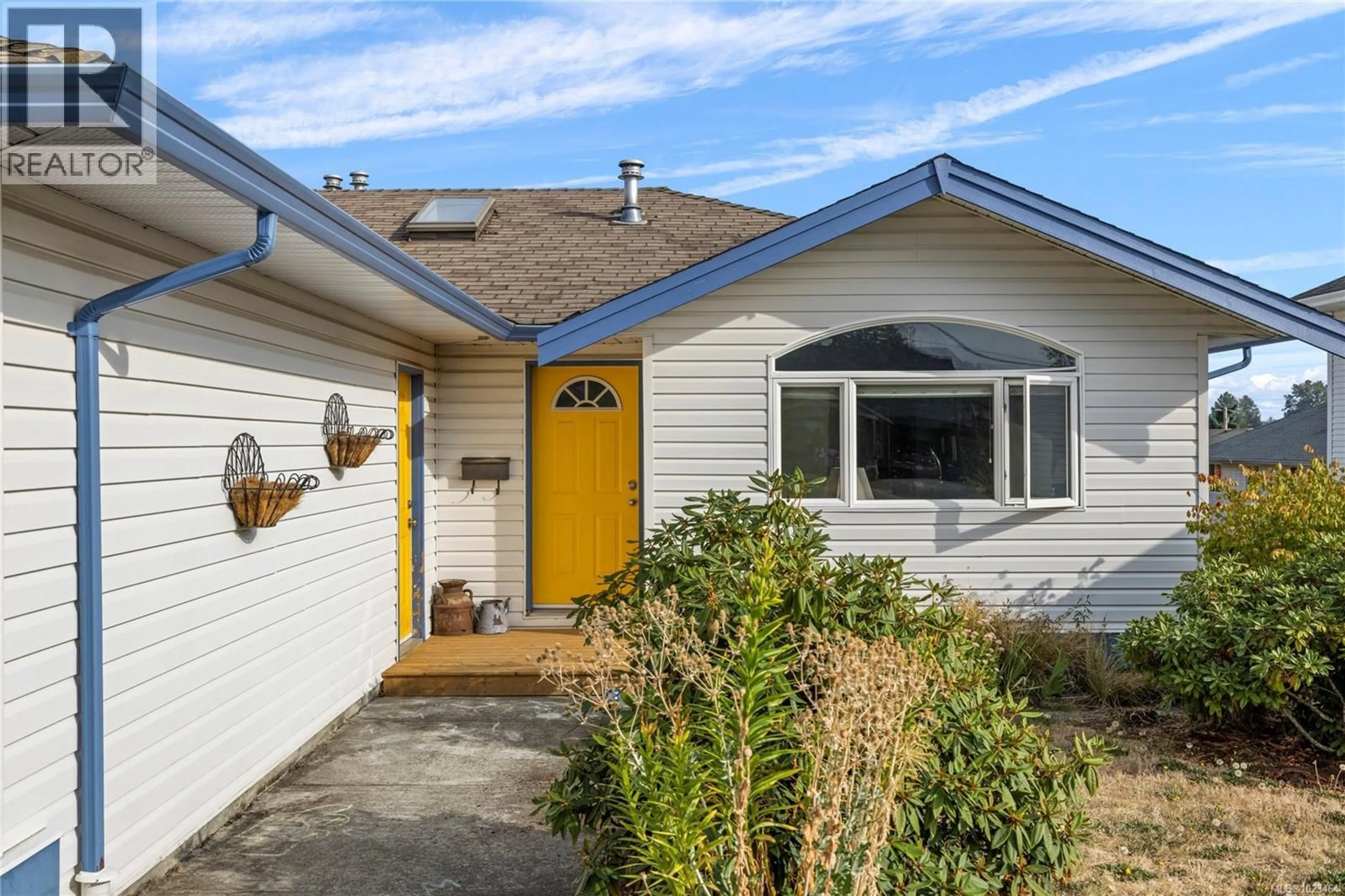 Home with vinyl exterior material, street for 550 HANNAH ROAD, Nanaimo British Columbia V9R7A2