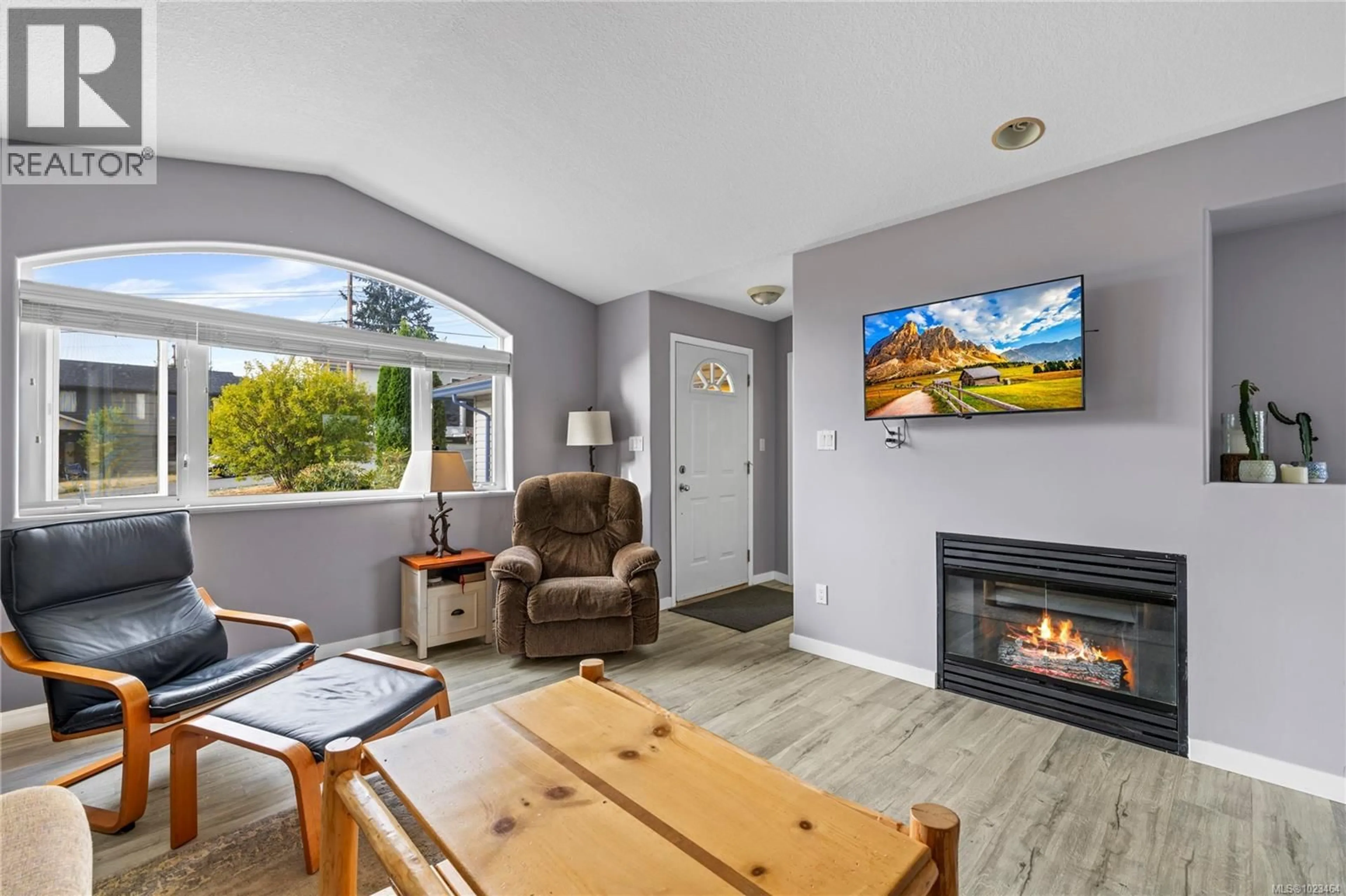 Living room with furniture, unknown for 550 HANNAH ROAD, Nanaimo British Columbia V9R7A2