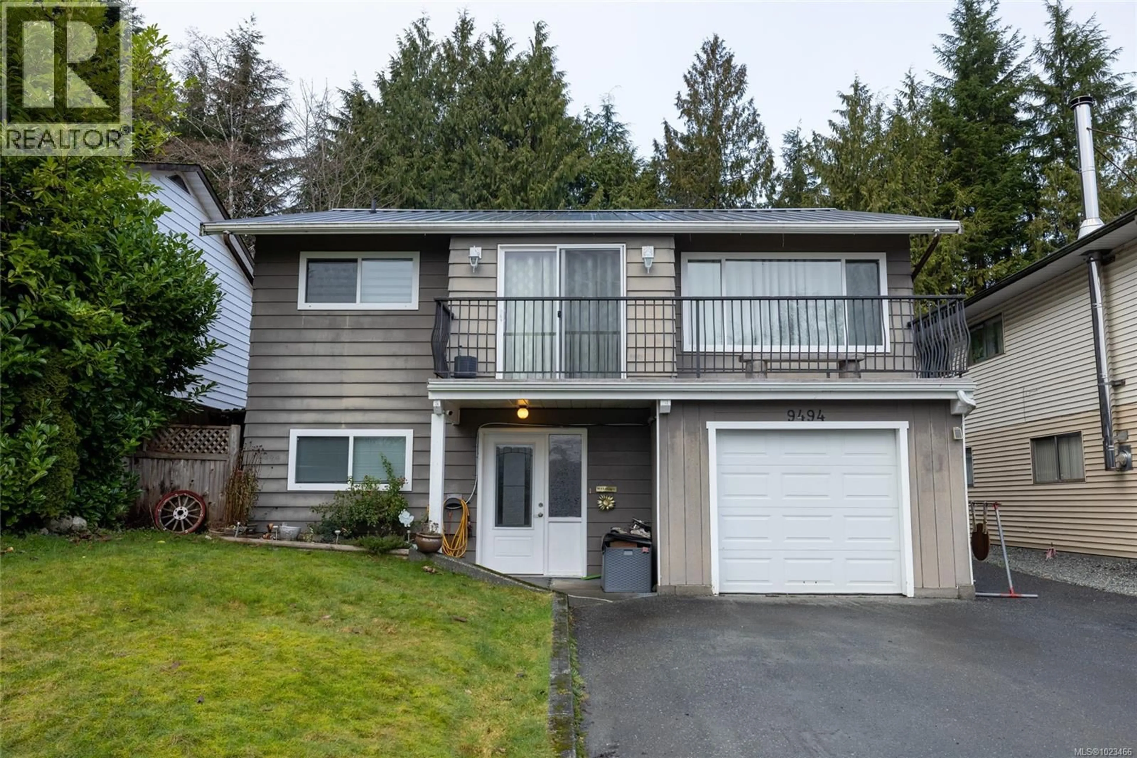 Home with vinyl exterior material, street for 9494 SCOTT STREET, Port Hardy British Columbia V0N2P0