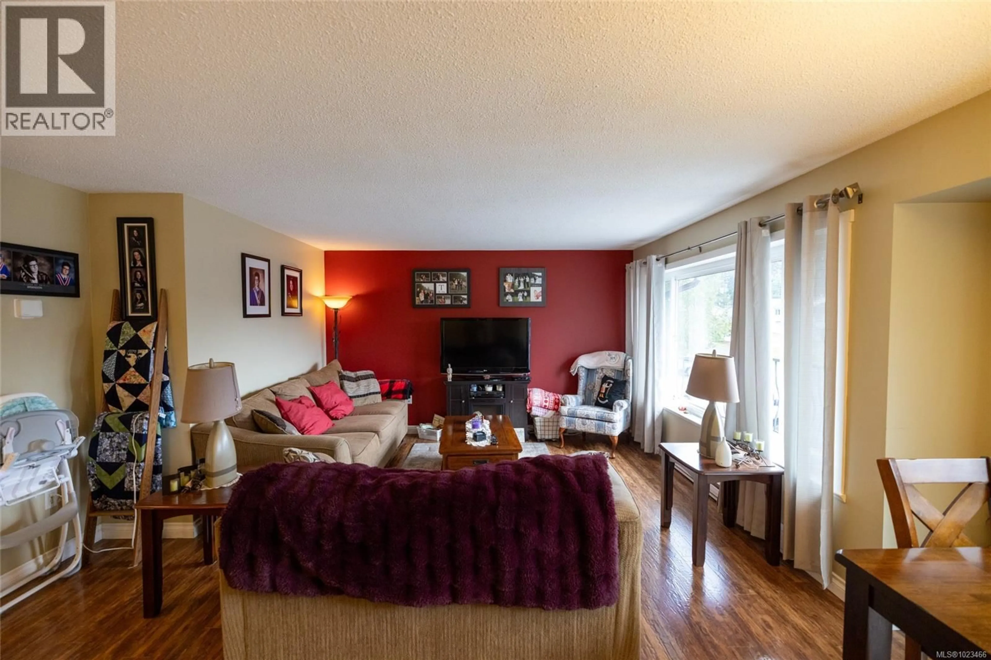 Living room with furniture, wood/laminate floor for 9494 SCOTT STREET, Port Hardy British Columbia V0N2P0