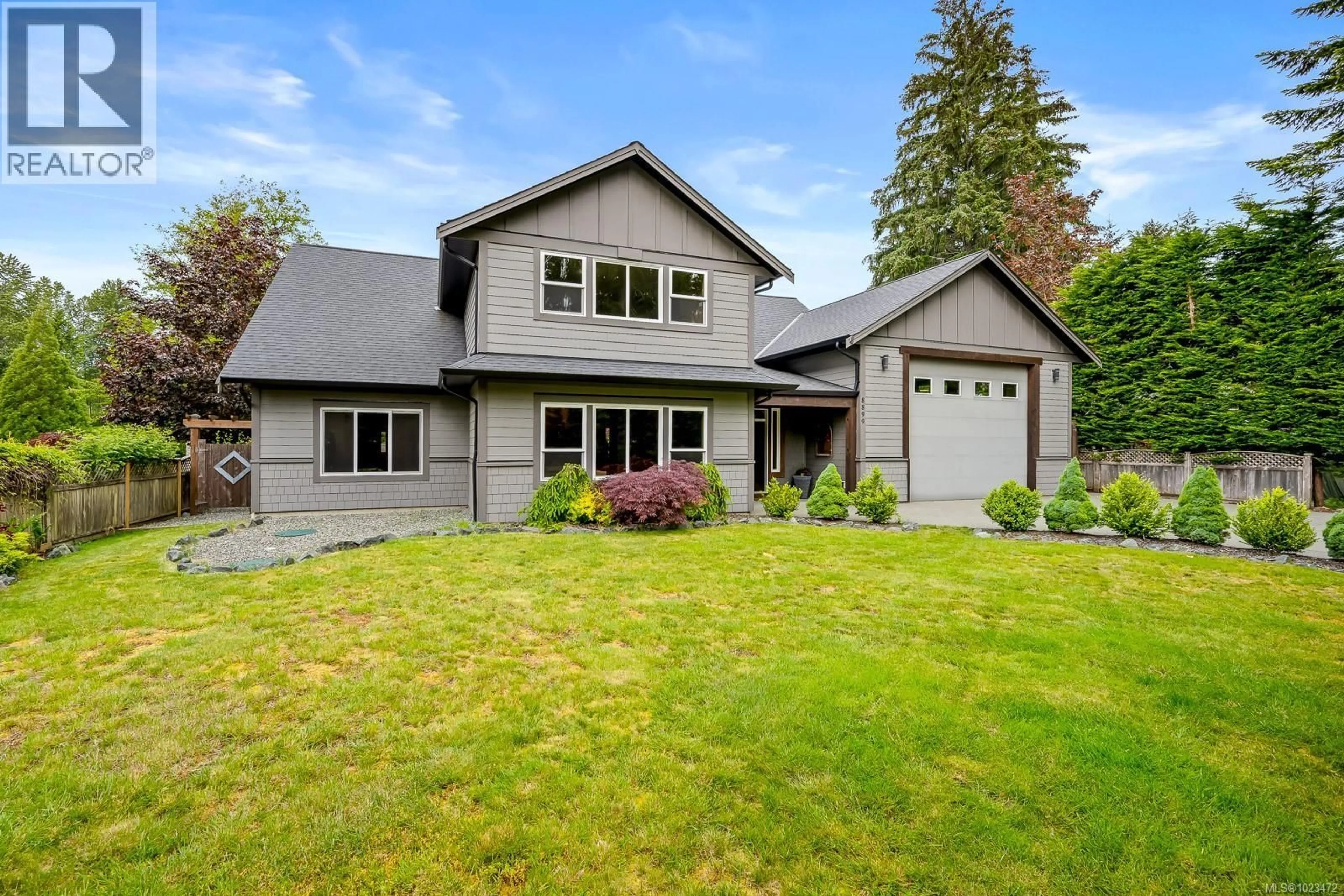 Home with vinyl exterior material, street for 8899 HENDERSON AVENUE, Black Creek British Columbia V9J1A5