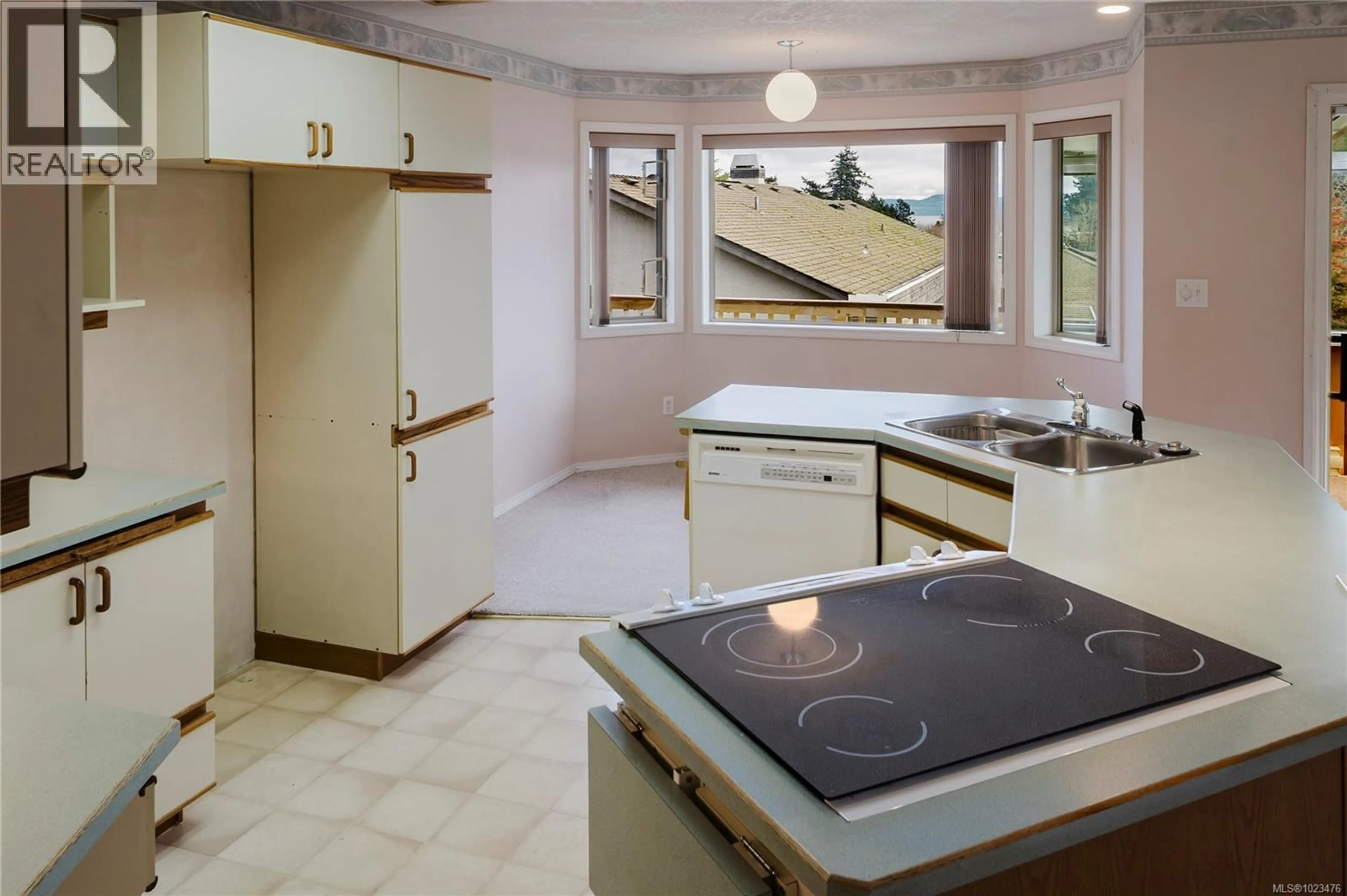 Standard kitchen, ceramic/tile floor for 4867 MAXINE LANE, Saanich British Columbia V8Y2J3