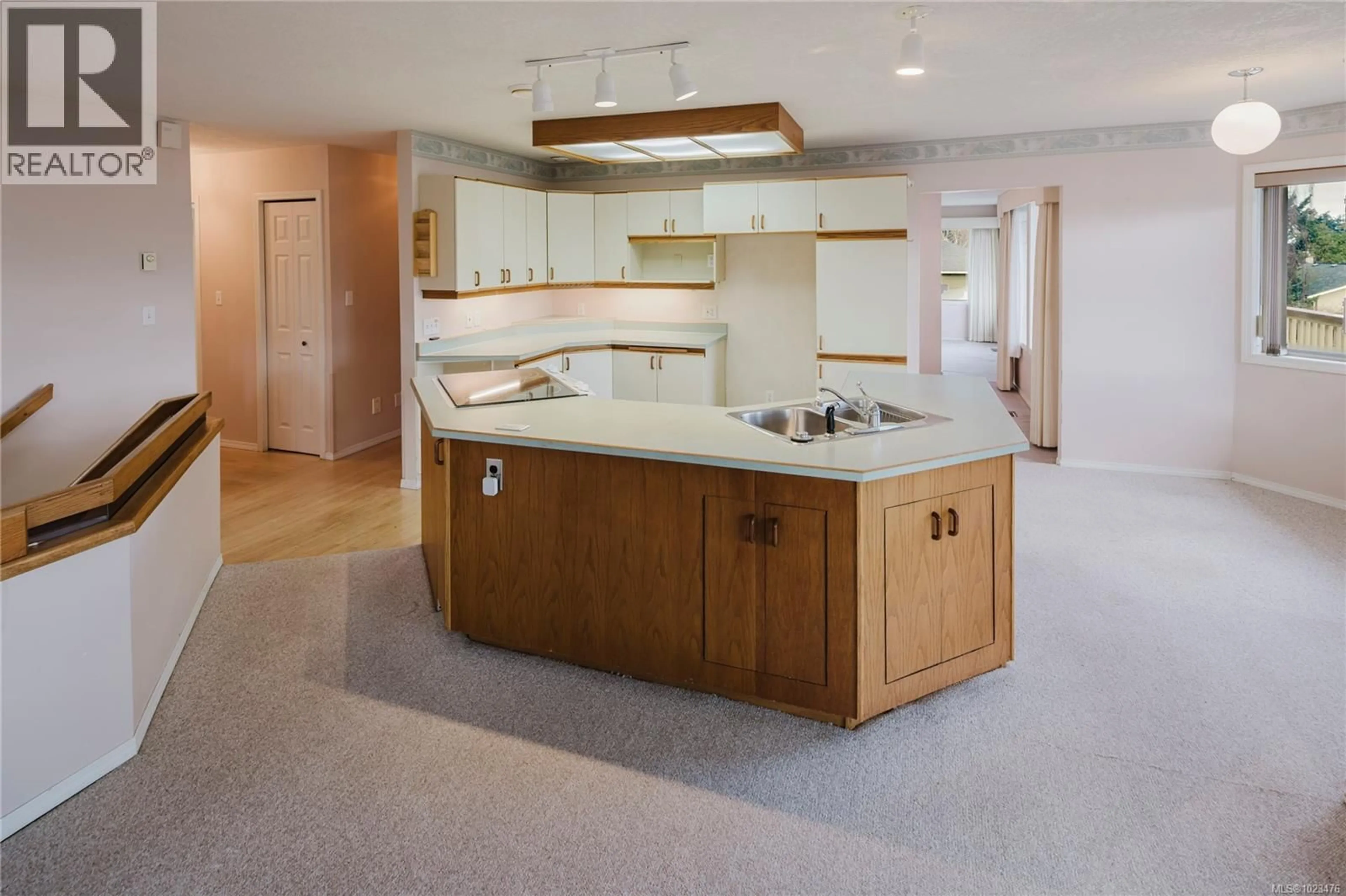 Open concept kitchen, unknown for 4867 MAXINE LANE, Saanich British Columbia V8Y2J3