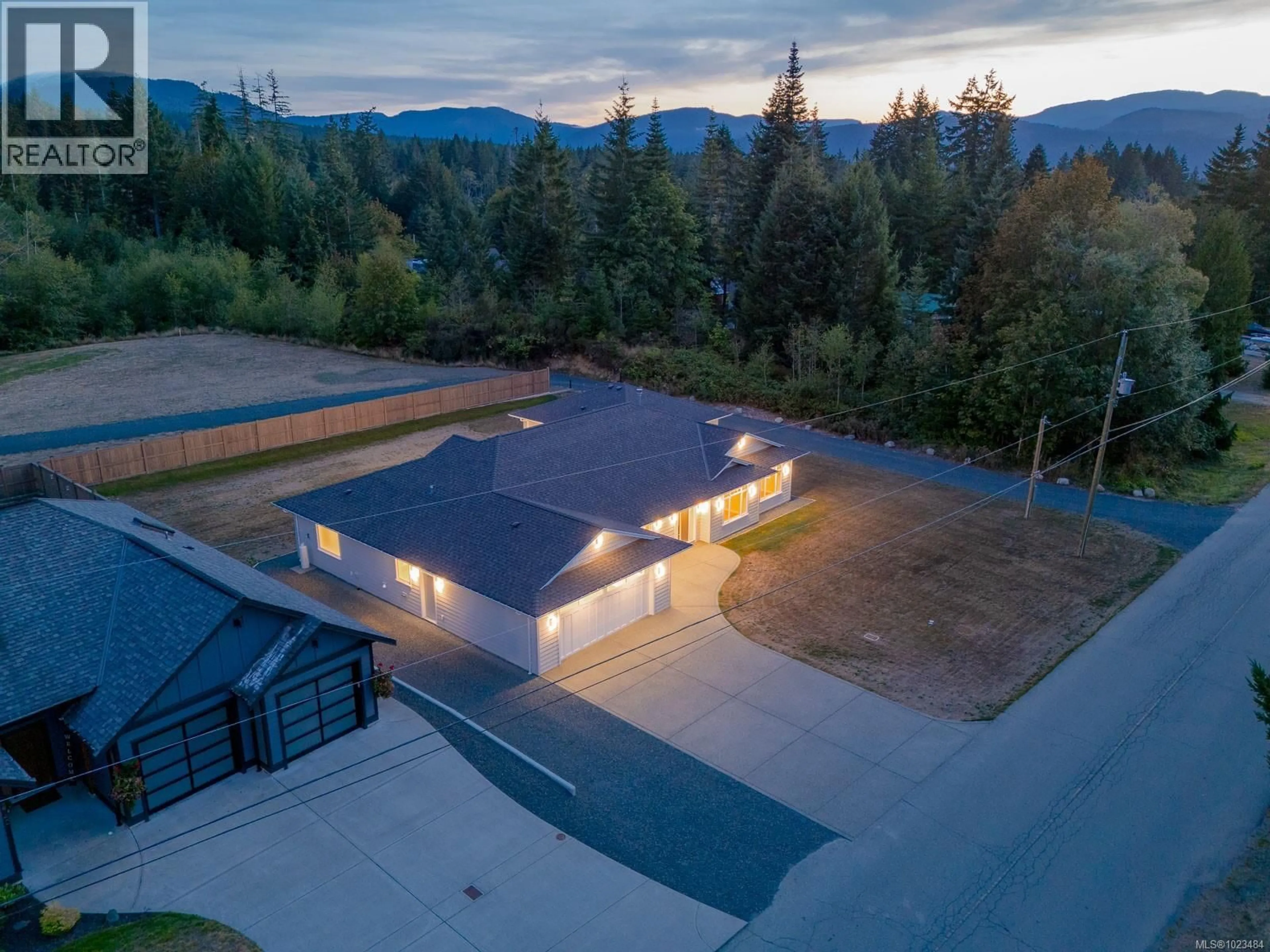 A pic from outside/outdoor area/front of a property/back of a property/a pic from drone, mountain view for 2780 BURDE STREET, Port Alberni British Columbia V9Y7M4