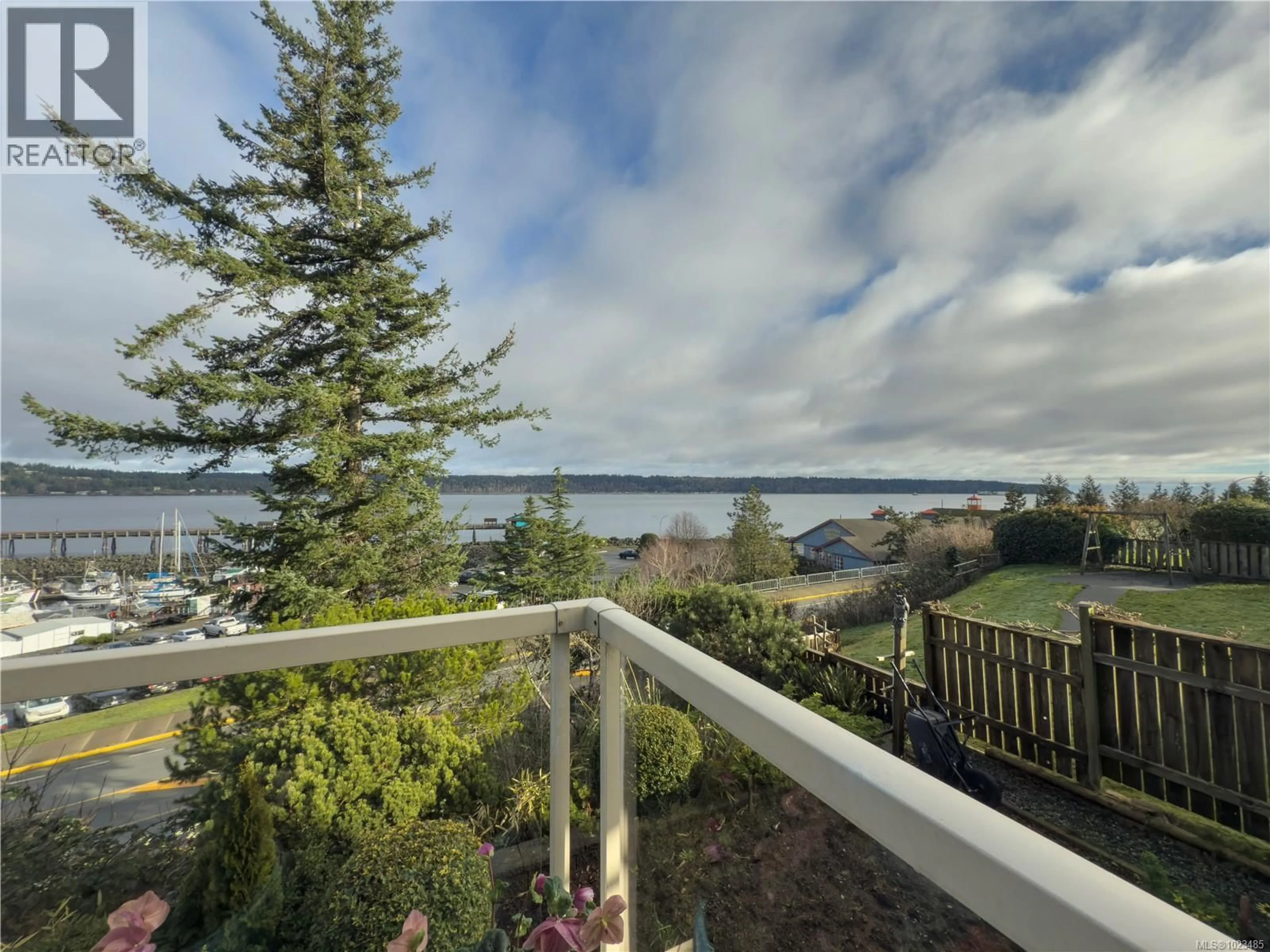 A pic from outside/outdoor area/front of a property/back of a property/a pic from drone, water/lake/river/ocean view for 636 ISLAND HIGHWAY, Campbell River British Columbia V9W2C3