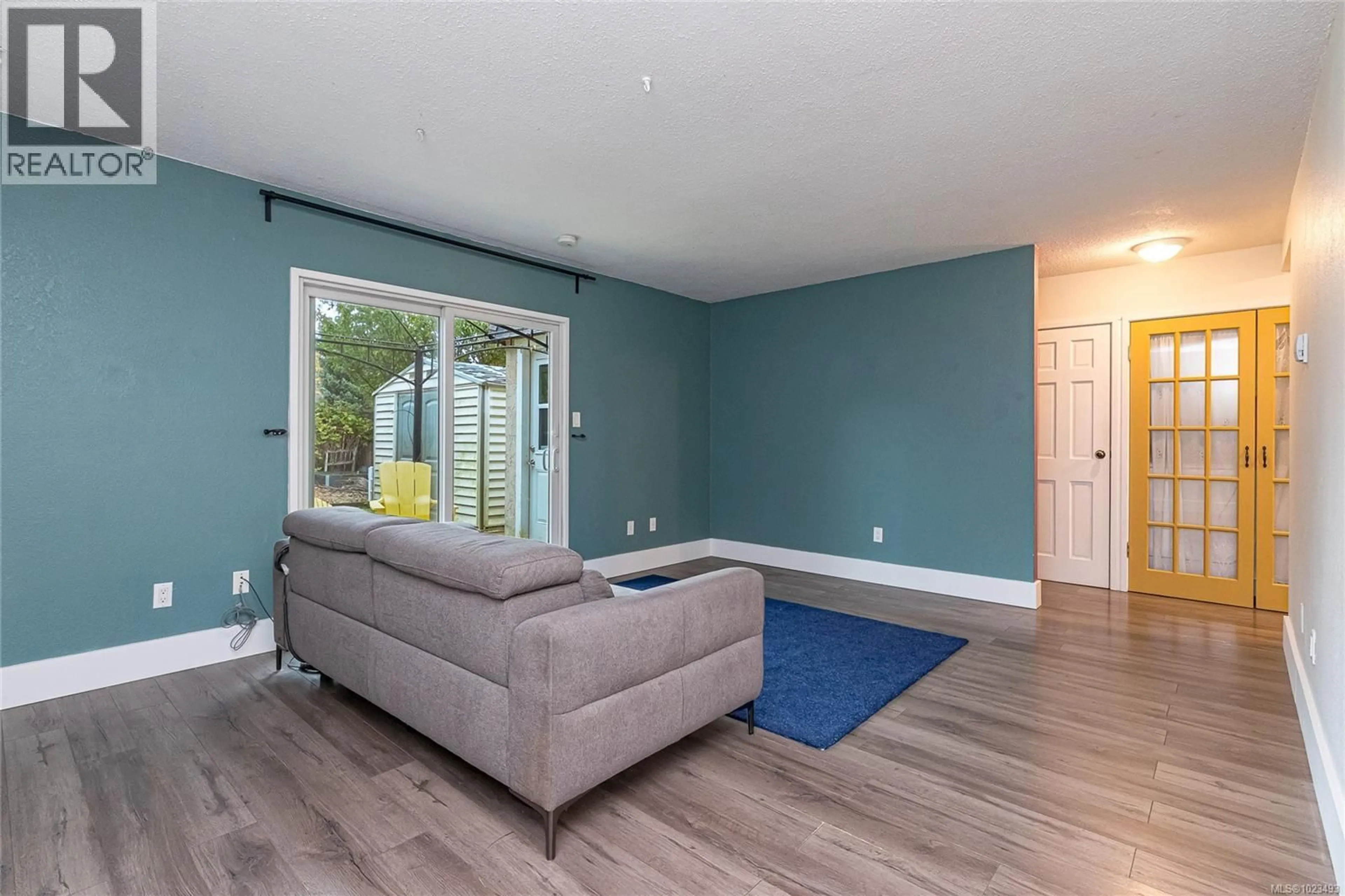 Living room with furniture, unknown for 9 - 7675 EAST SAANICH ROAD, Central Saanich British Columbia V8M1L9